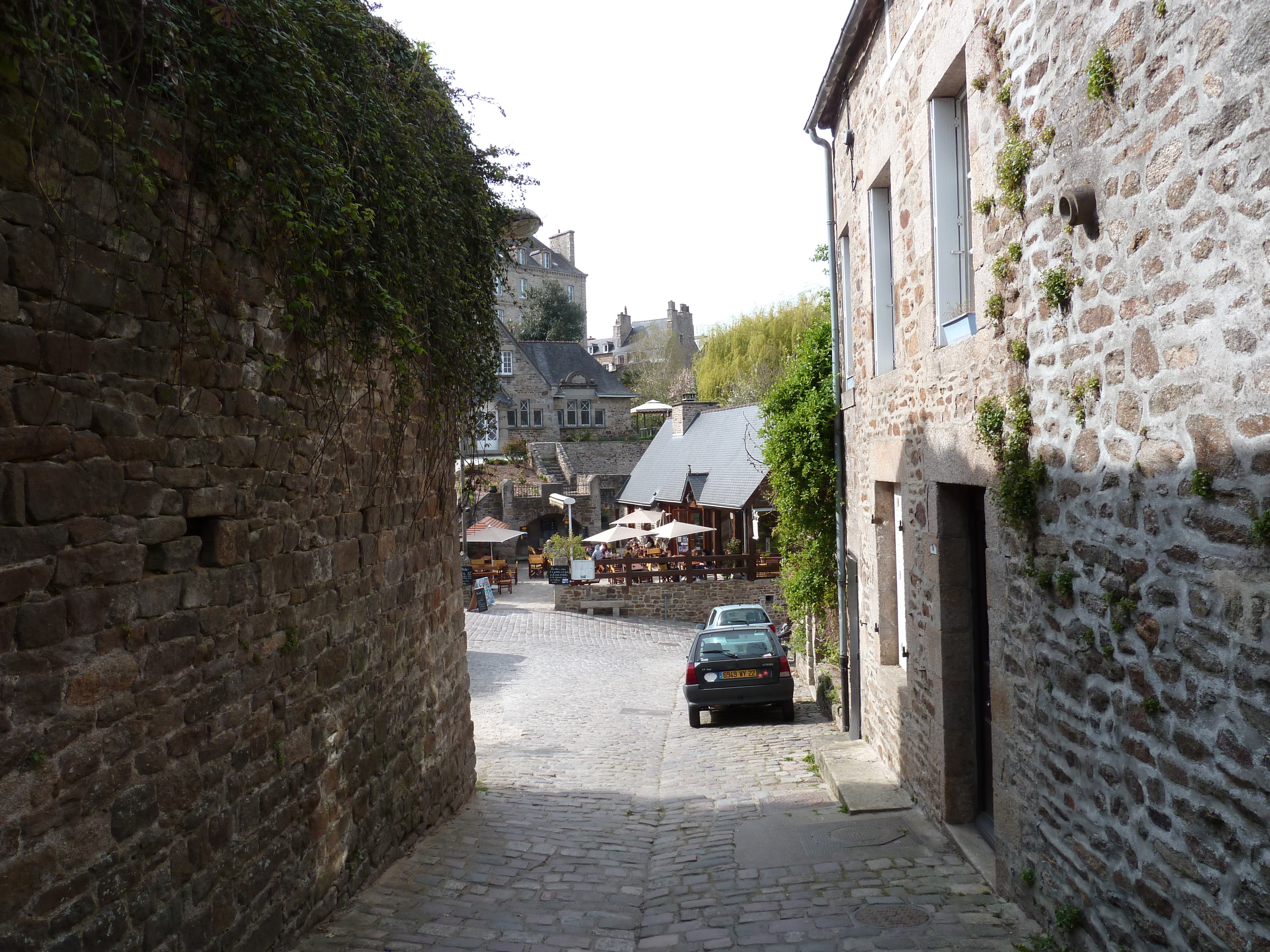 Picture France Dinan Dinan city walls 2010-04 25 - Recreation Dinan city walls