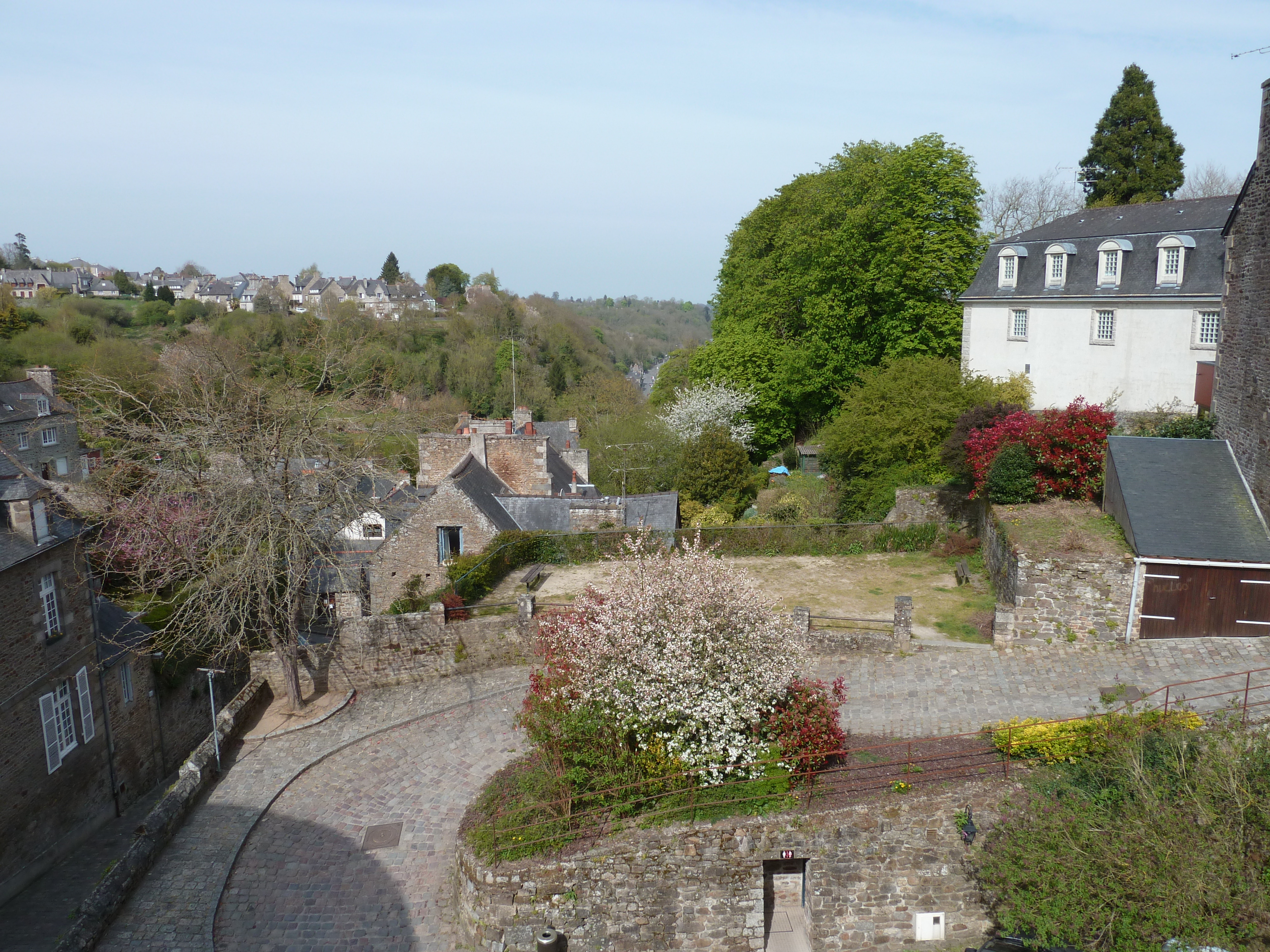 Picture France Dinan Dinan city walls 2010-04 43 - Tours Dinan city walls