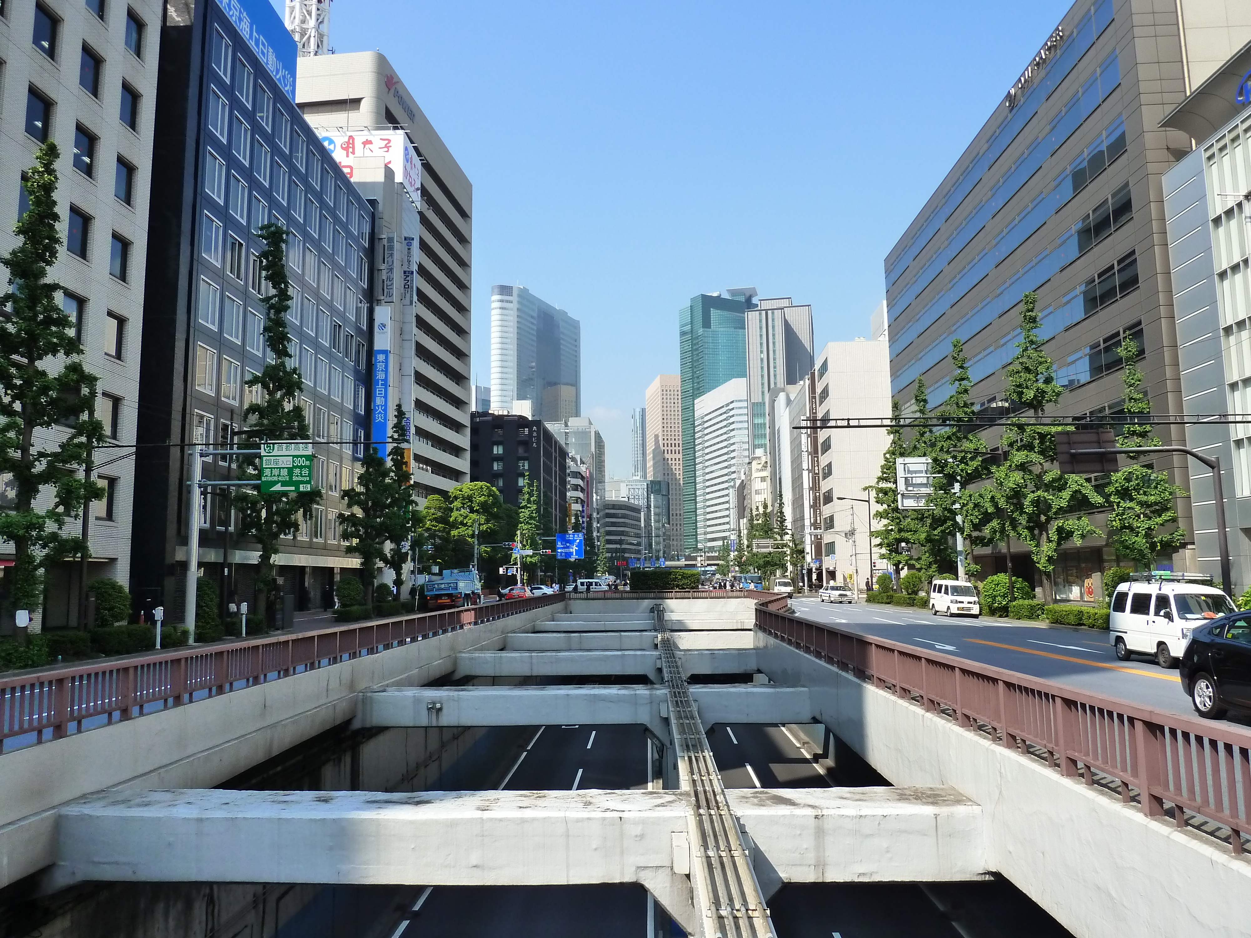 Picture Japan Tokyo Ginza 2010-06 52 - Recreation Ginza