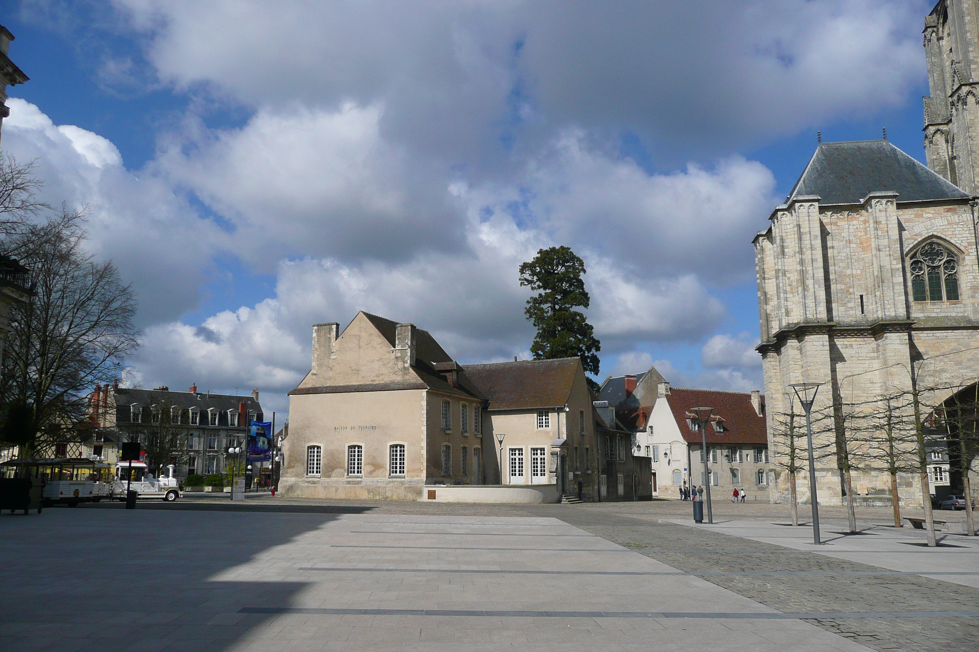 Picture France Bourges 2008-04 17 - Recreation Bourges