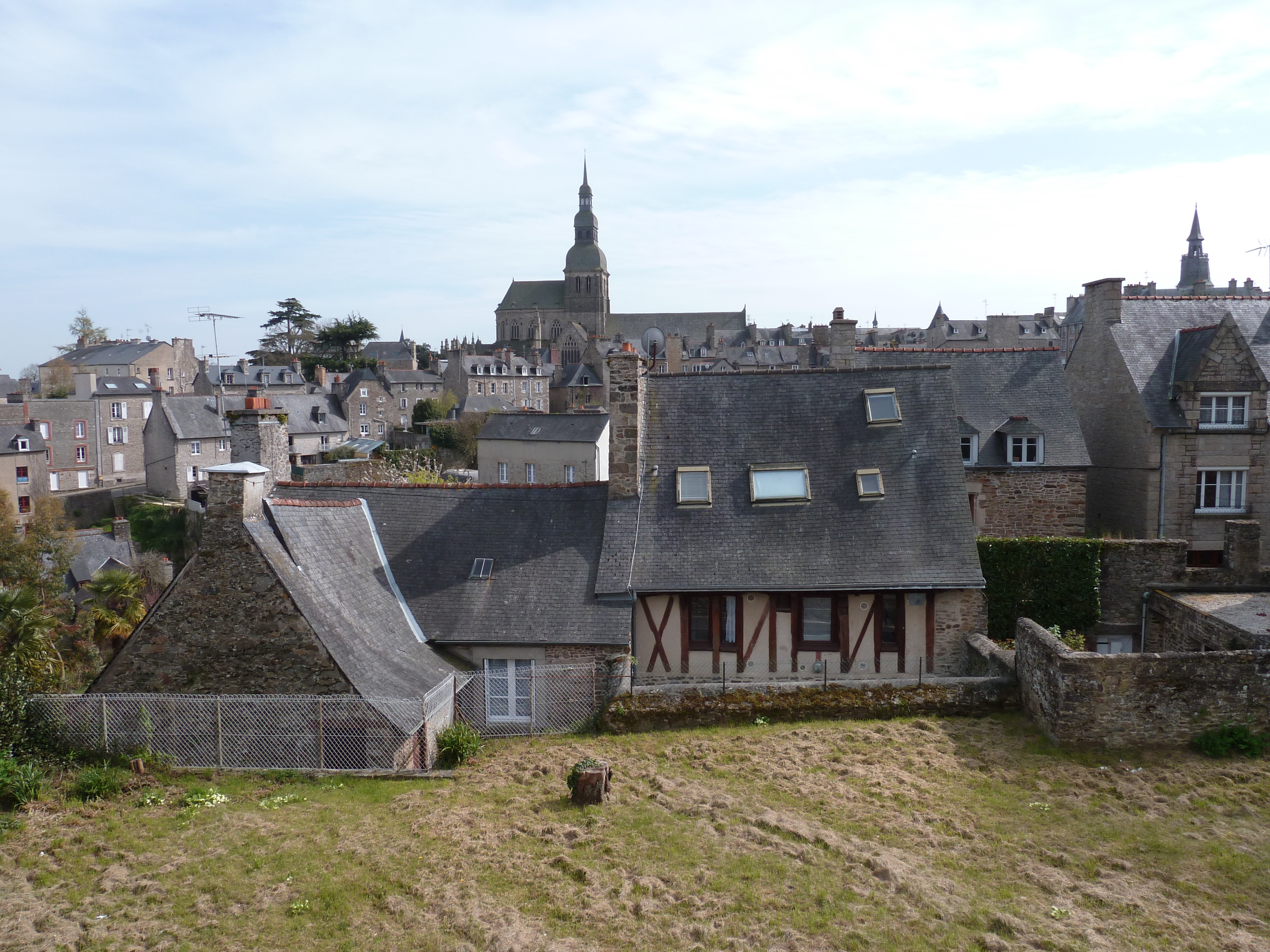 Picture France Dinan Dinan city walls 2010-04 31 - Tours Dinan city walls