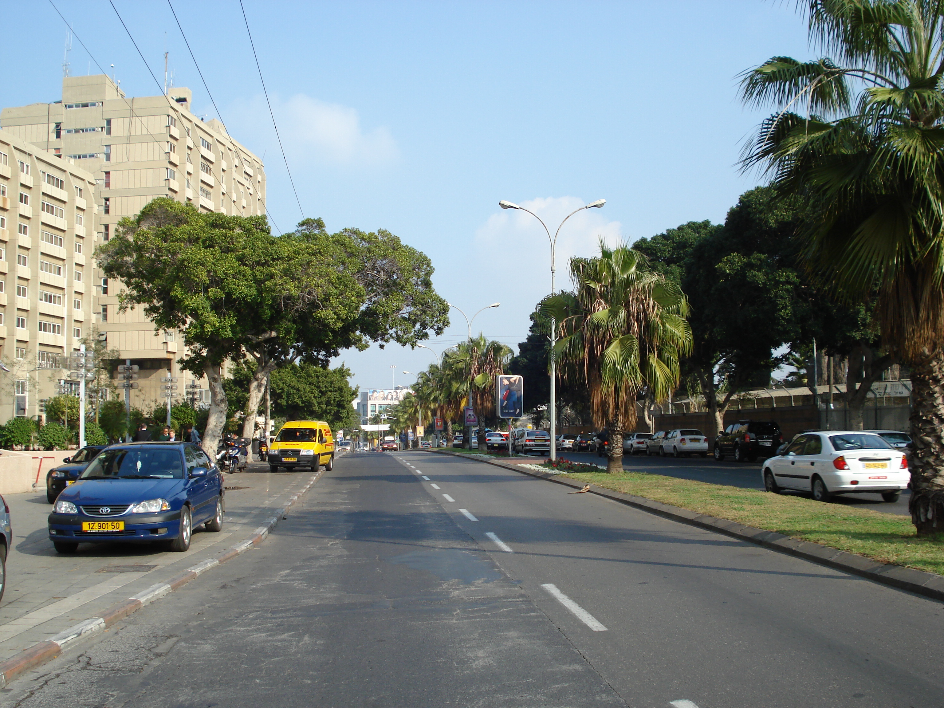 Picture Israel Tel Aviv 2006-12 19 - History Tel Aviv