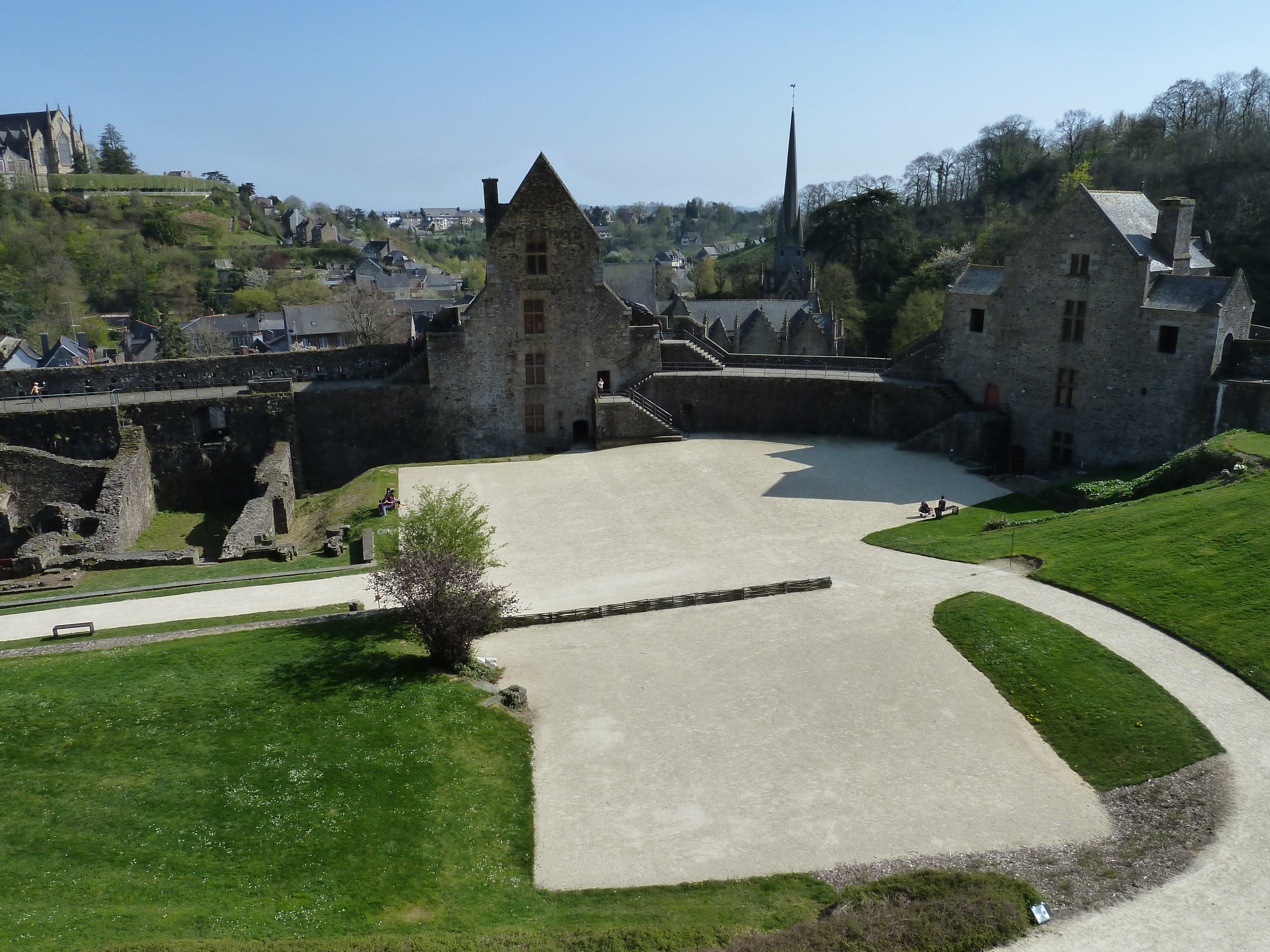 Picture France Fougeres 2010-04 14 - Recreation Fougeres