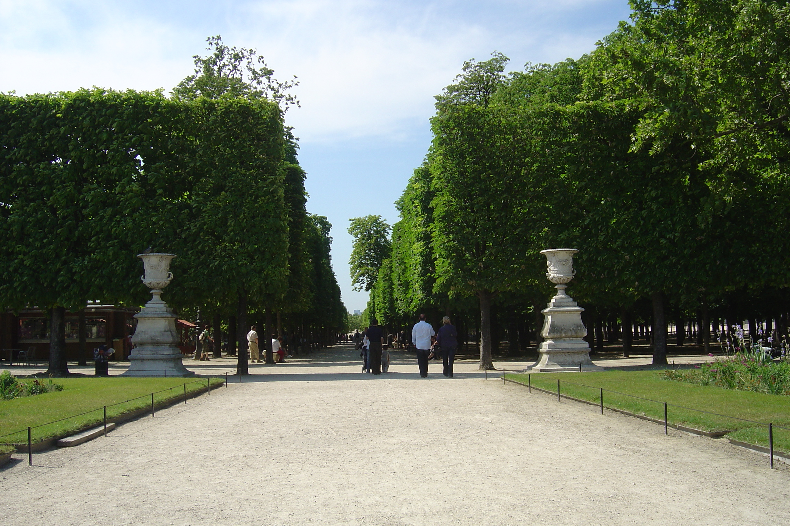 Picture France Paris Garden of Tuileries 2007-05 325 - Center Garden of Tuileries