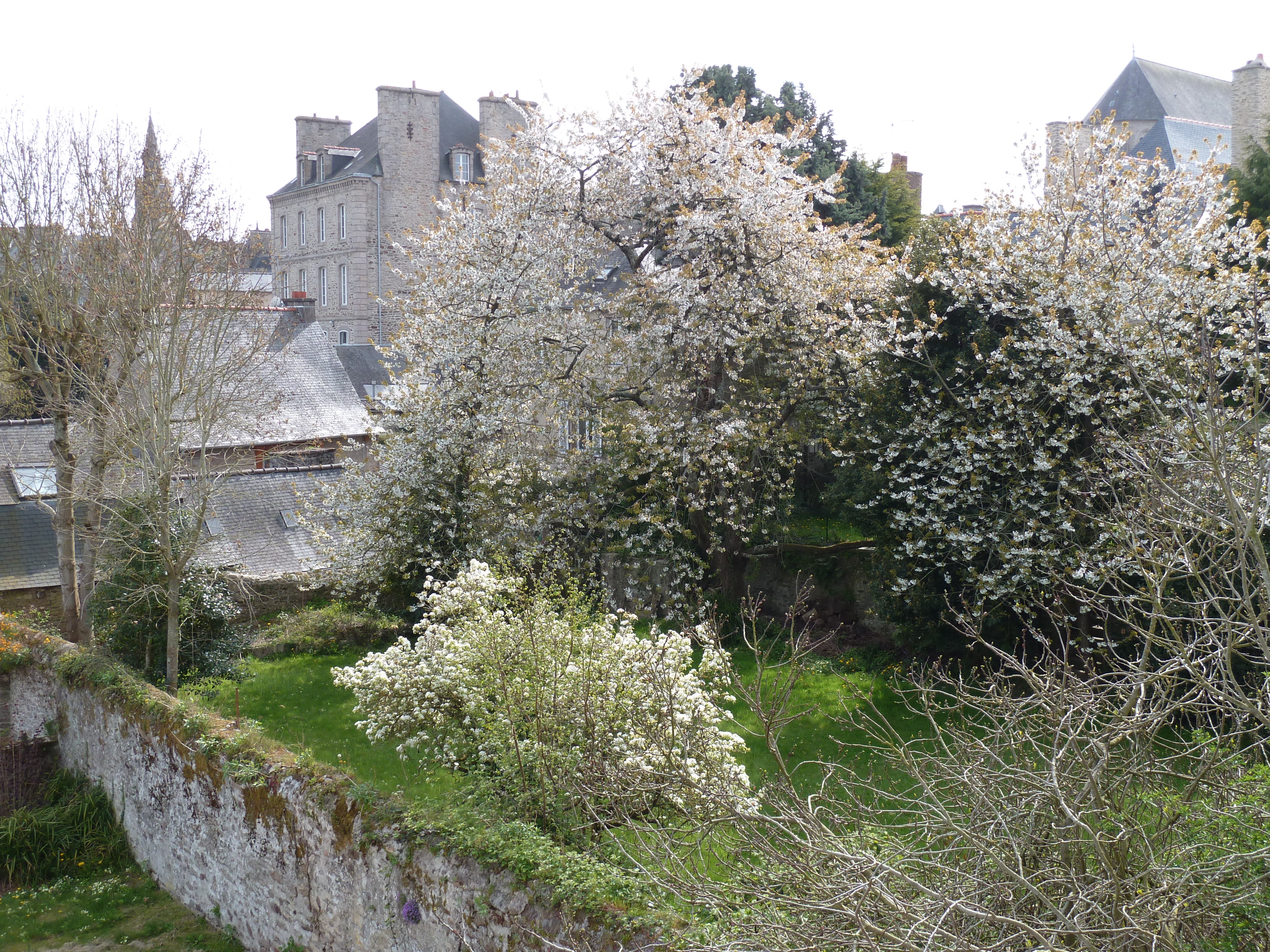 Picture France Dinan Dinan city walls 2010-04 45 - History Dinan city walls