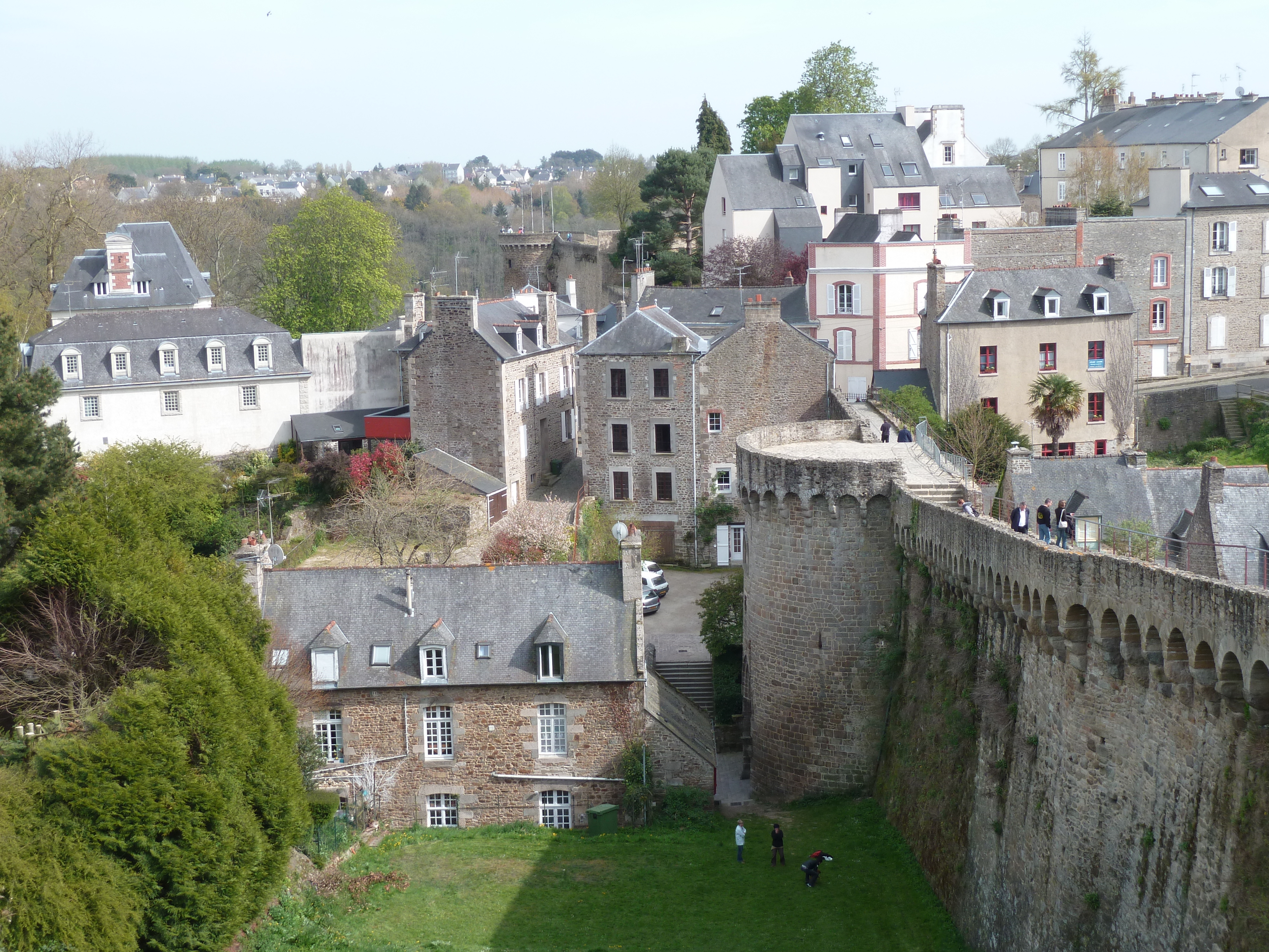 Picture France Dinan Dinan city walls 2010-04 5 - Tours Dinan city walls