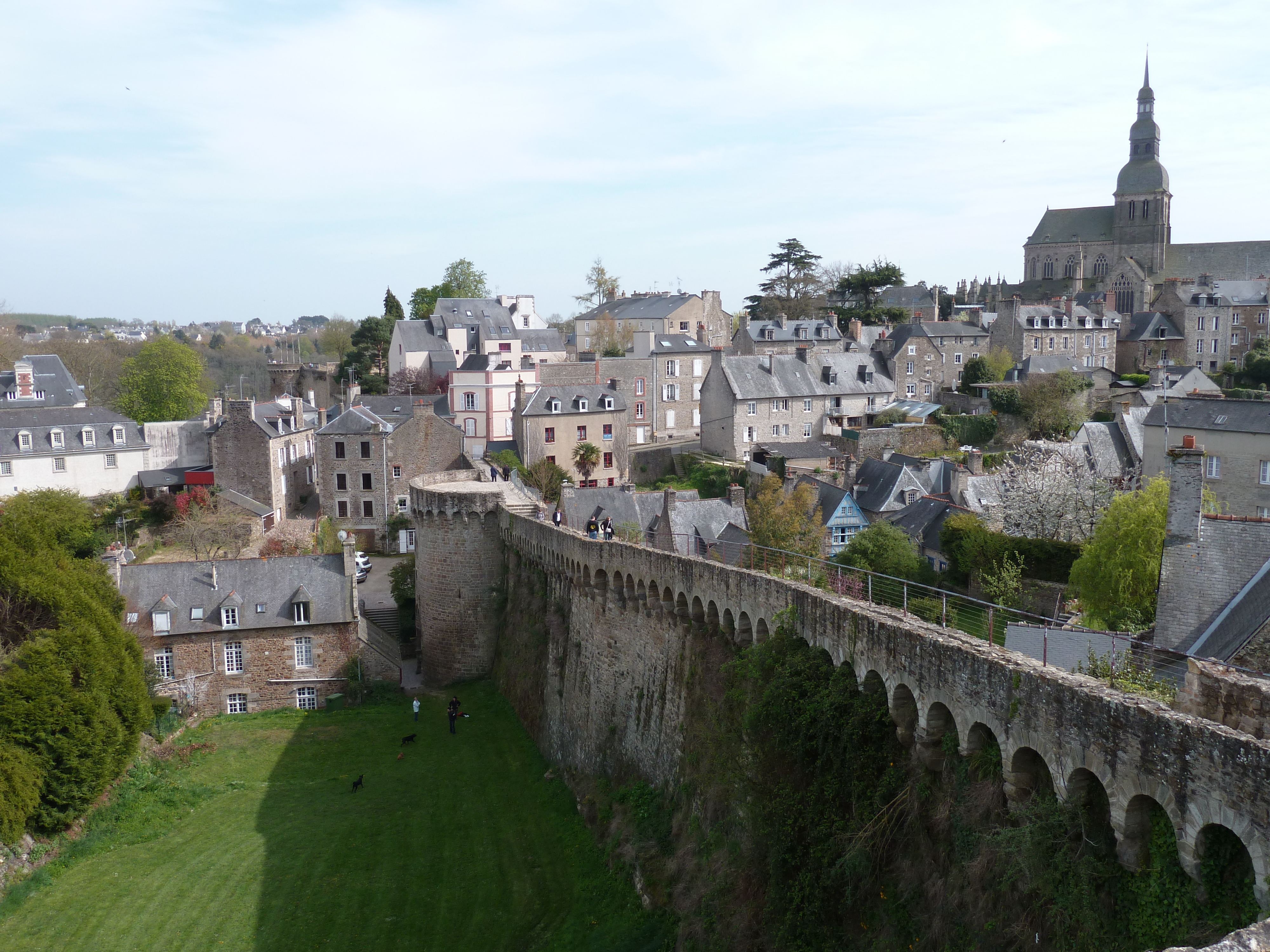 Picture France Dinan Dinan city walls 2010-04 10 - Around Dinan city walls