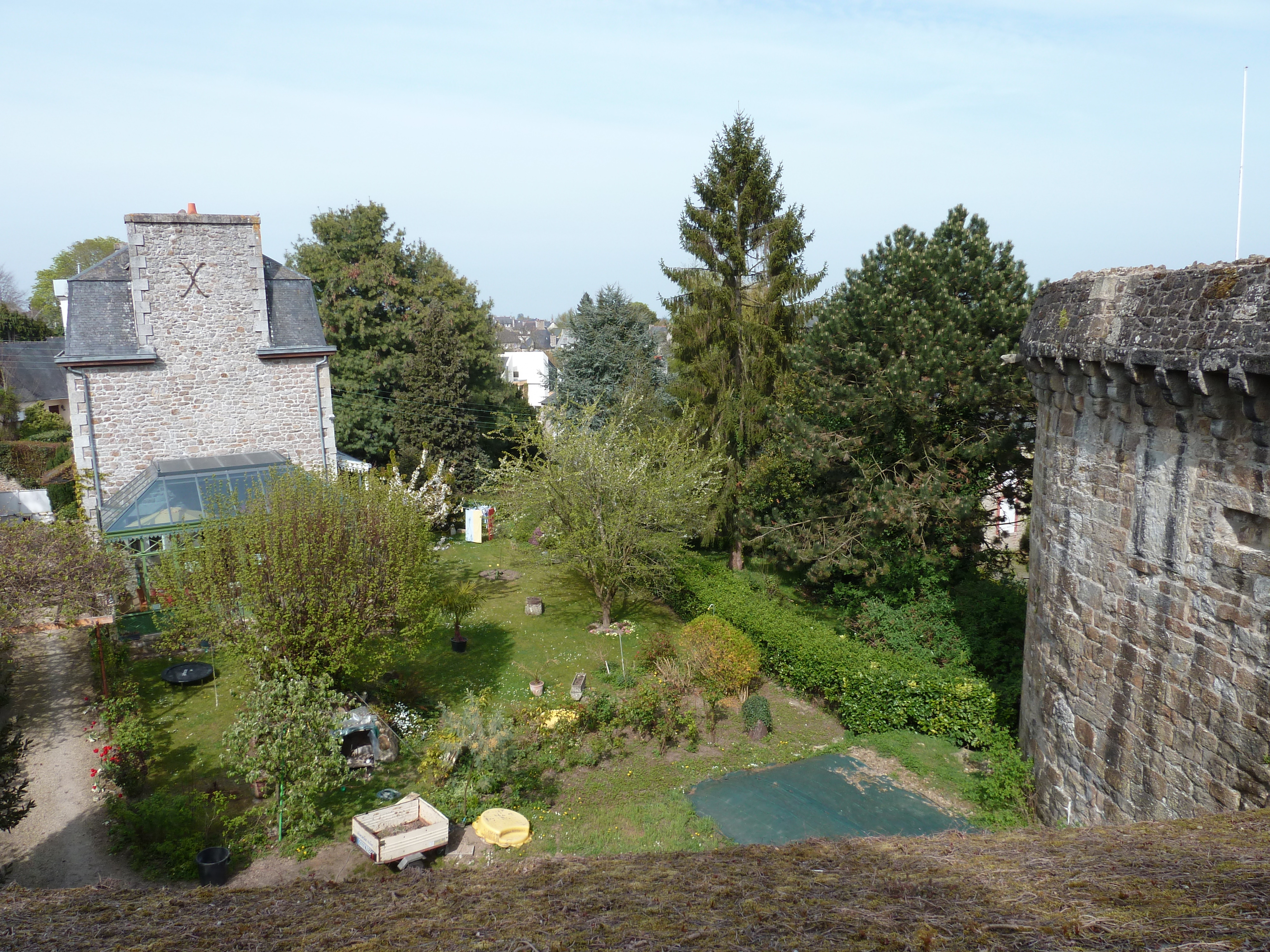 Picture France Dinan Dinan city walls 2010-04 11 - Around Dinan city walls