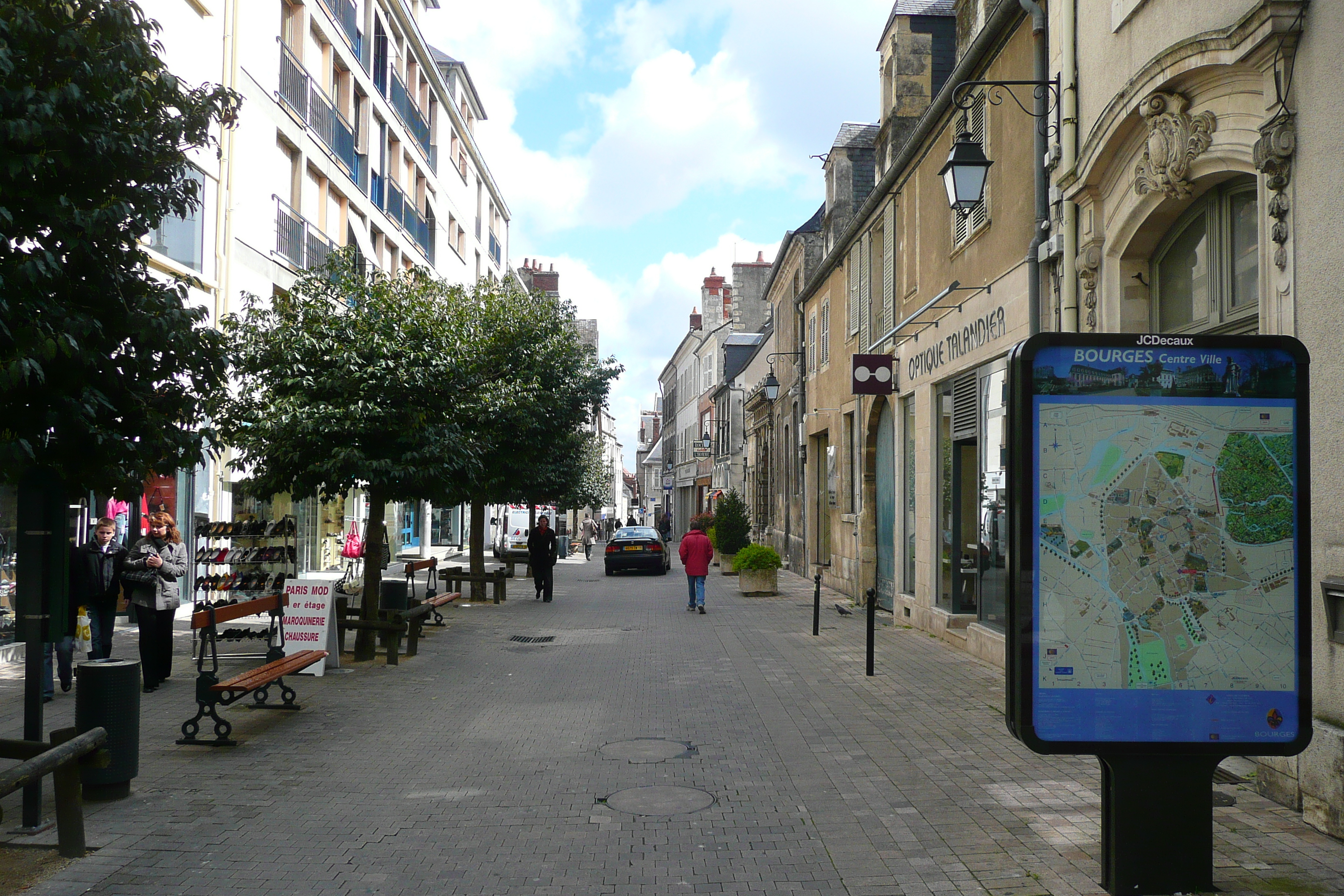 Picture France Bourges 2008-04 126 - Center Bourges