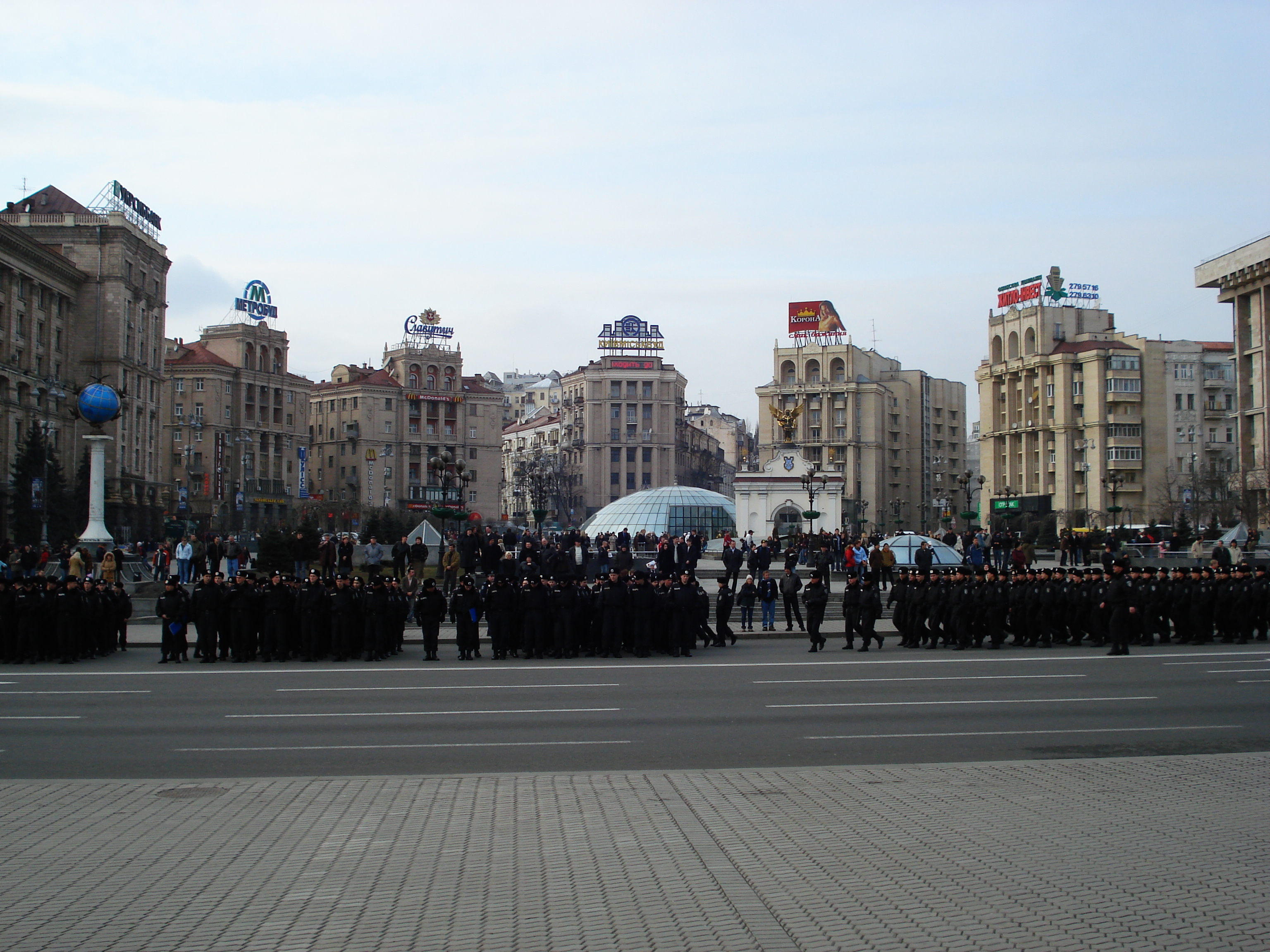 Picture Ukraine Kiev Kreschatyk Street 2007-03 32 - History Kreschatyk Street