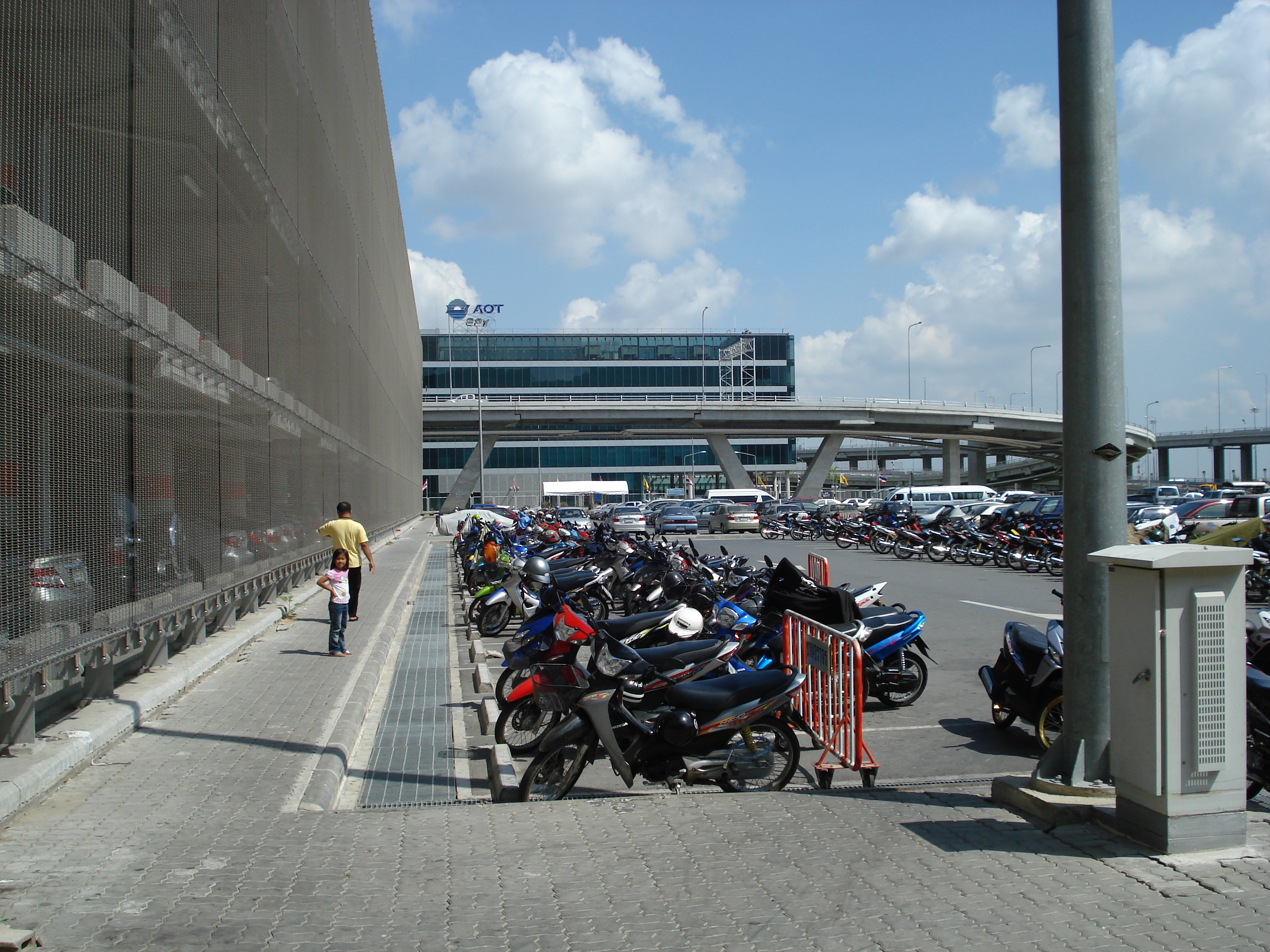 Picture Thailand Bangkok Suvarnabhumi Airport 2007-02 82 - Tour Suvarnabhumi Airport