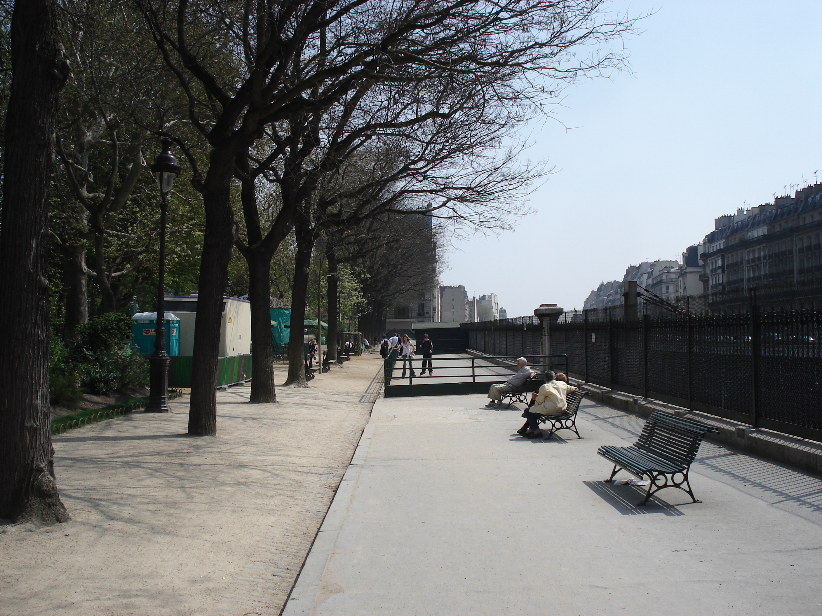 Picture France Paris Square des Batignolles 2006-04 14 - Center Square des Batignolles