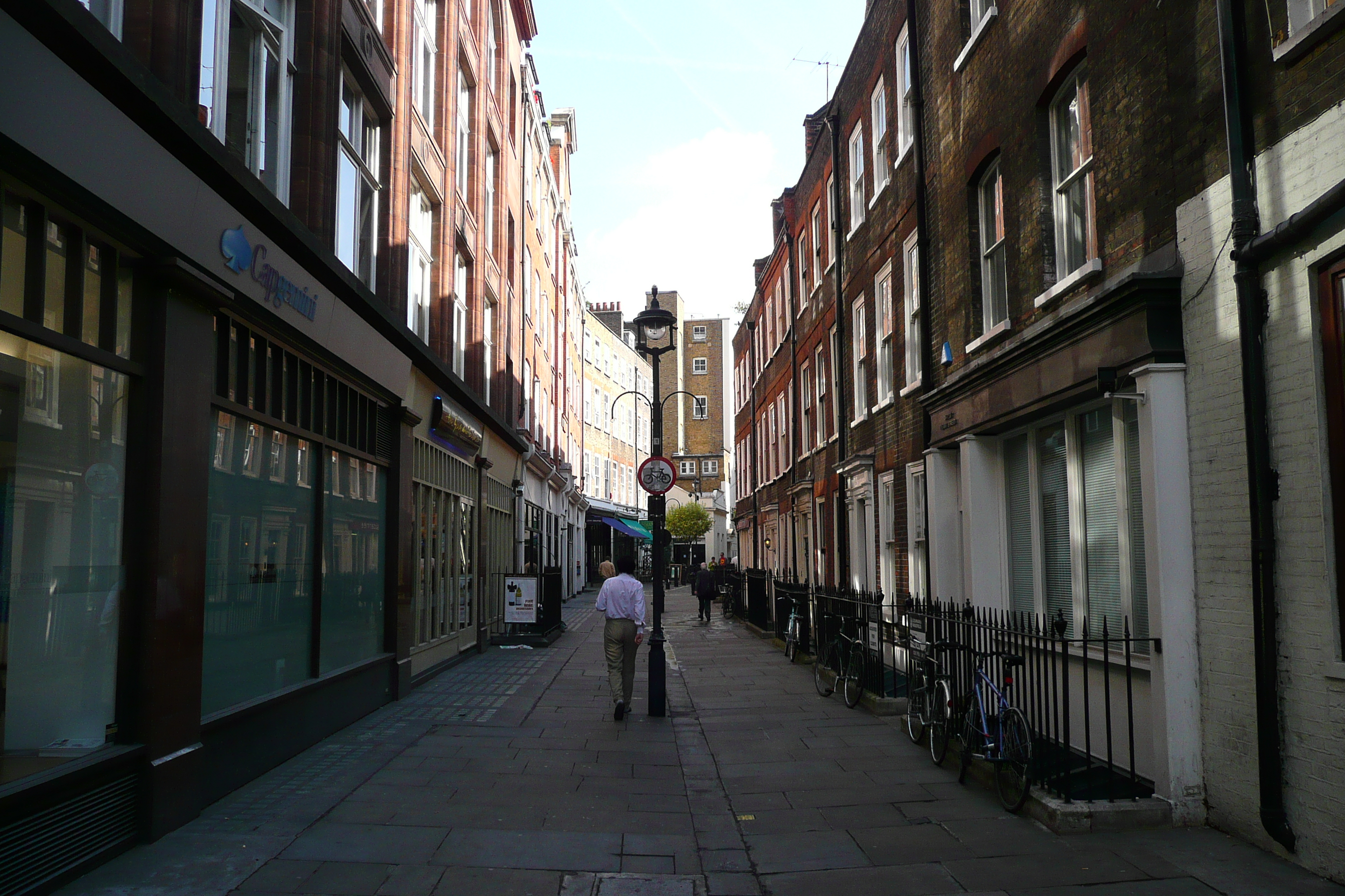 Picture United Kingdom London Wardour Street 2007-09 21 - Discovery Wardour Street