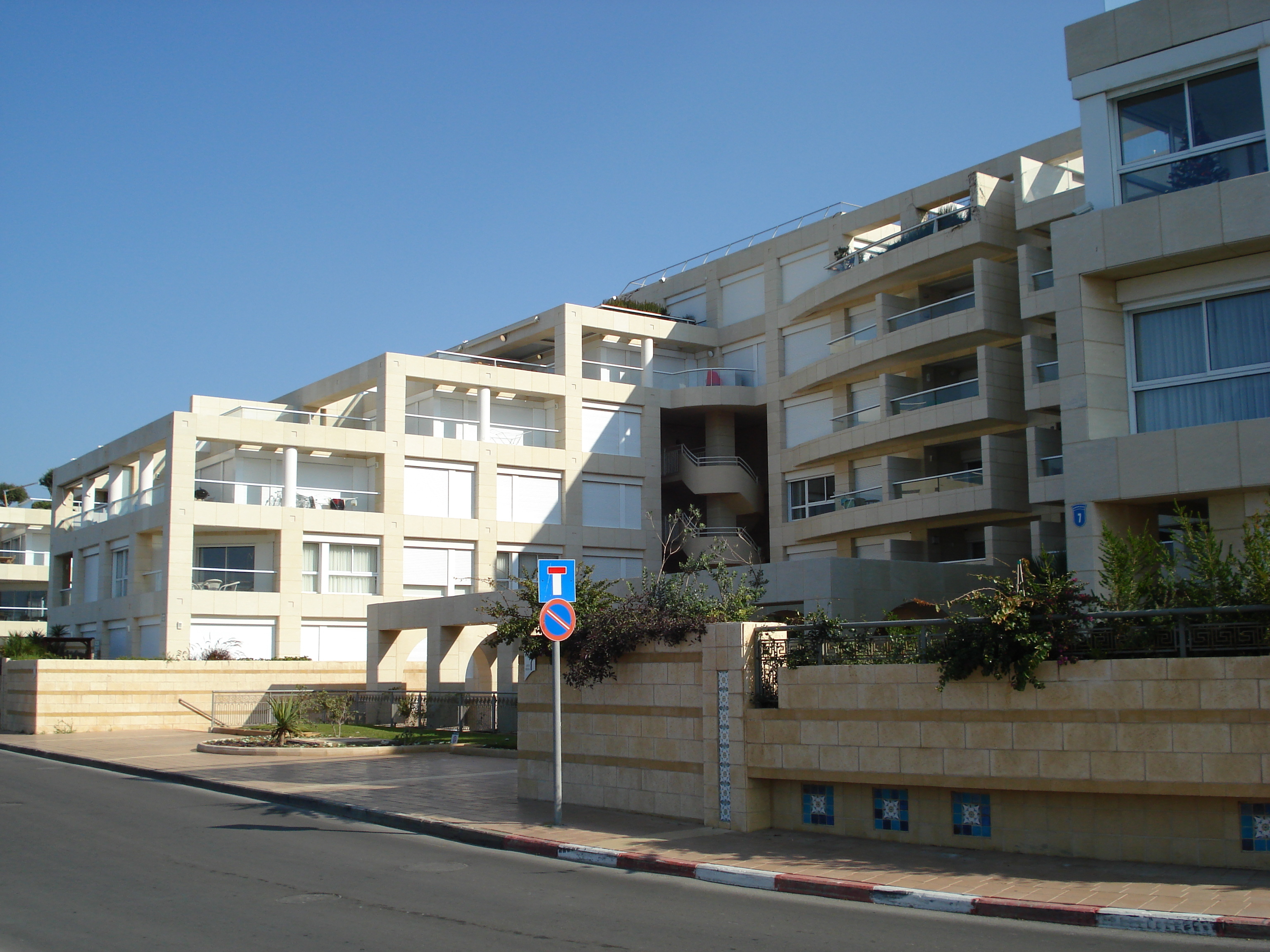 Picture Israel Herzliya 2006-12 6 - Tour Herzliya