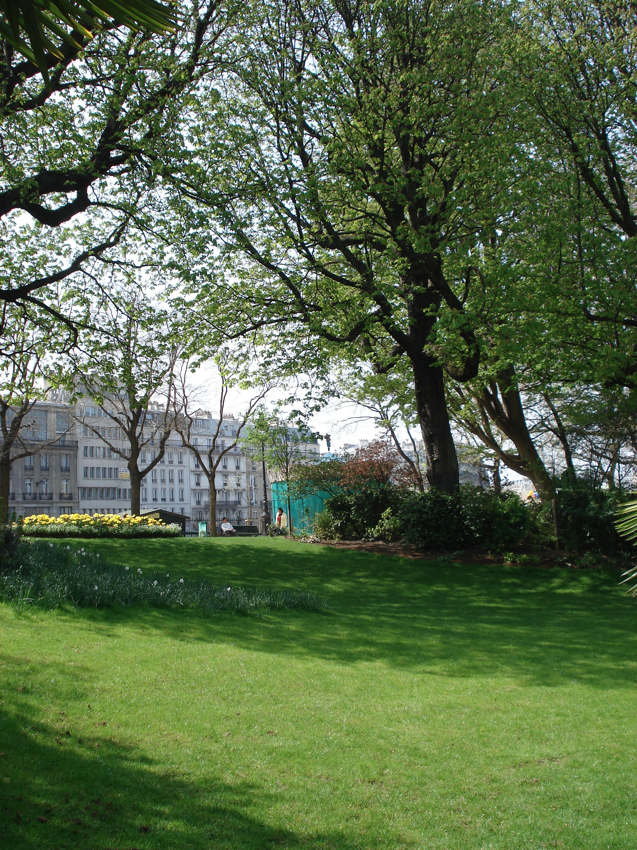 Picture France Paris Square des Batignolles 2006-04 7 - Tour Square des Batignolles