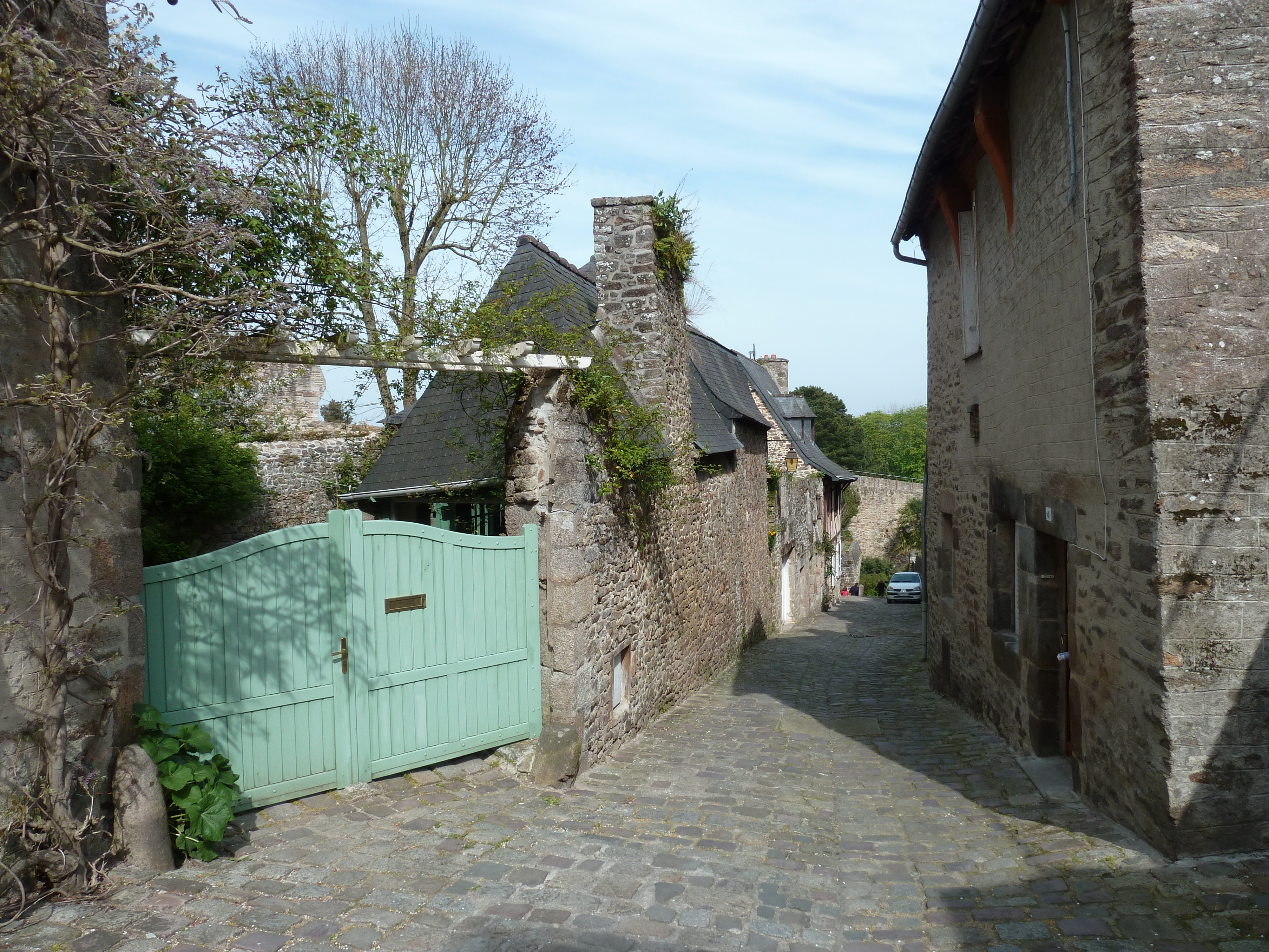 Picture France Dinan Dinan city walls 2010-04 27 - History Dinan city walls