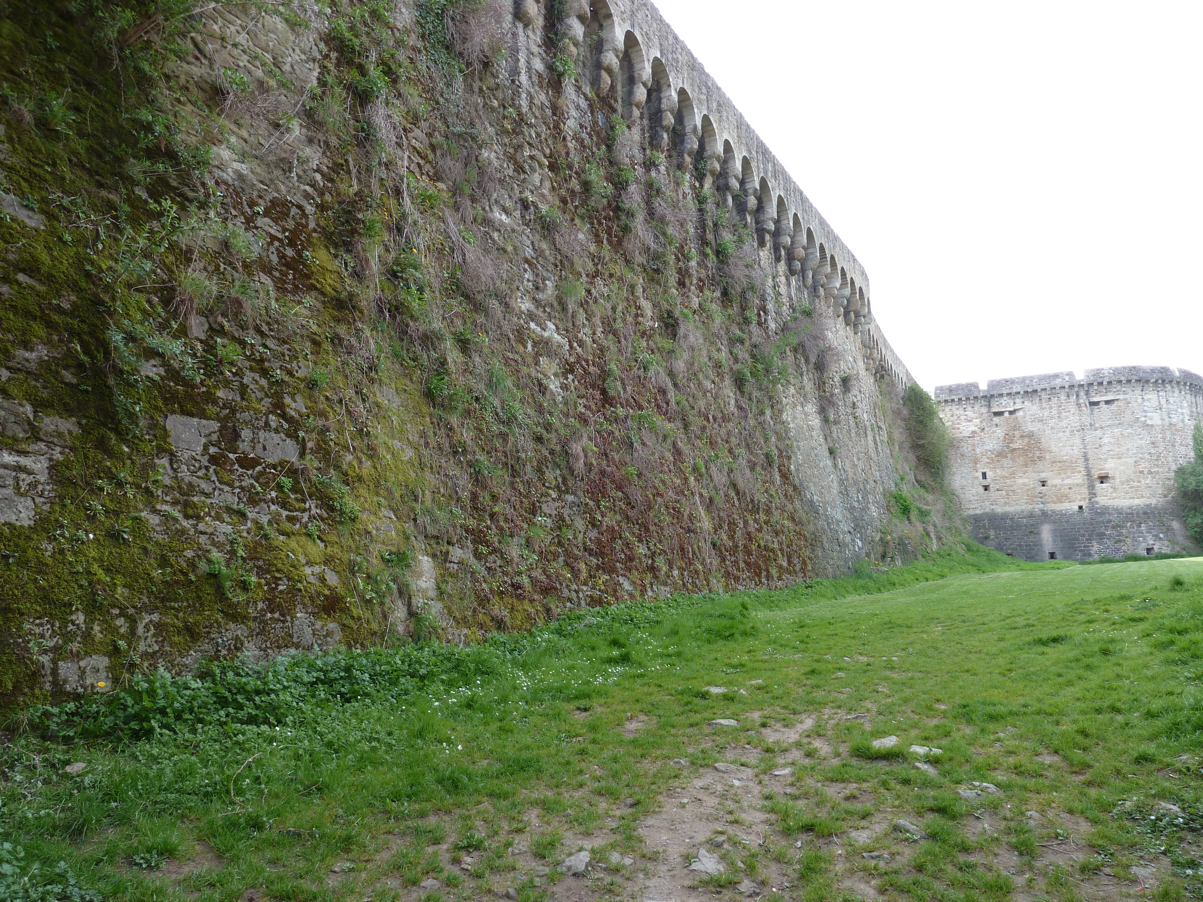 Picture France Dinan Dinan city walls 2010-04 19 - Center Dinan city walls