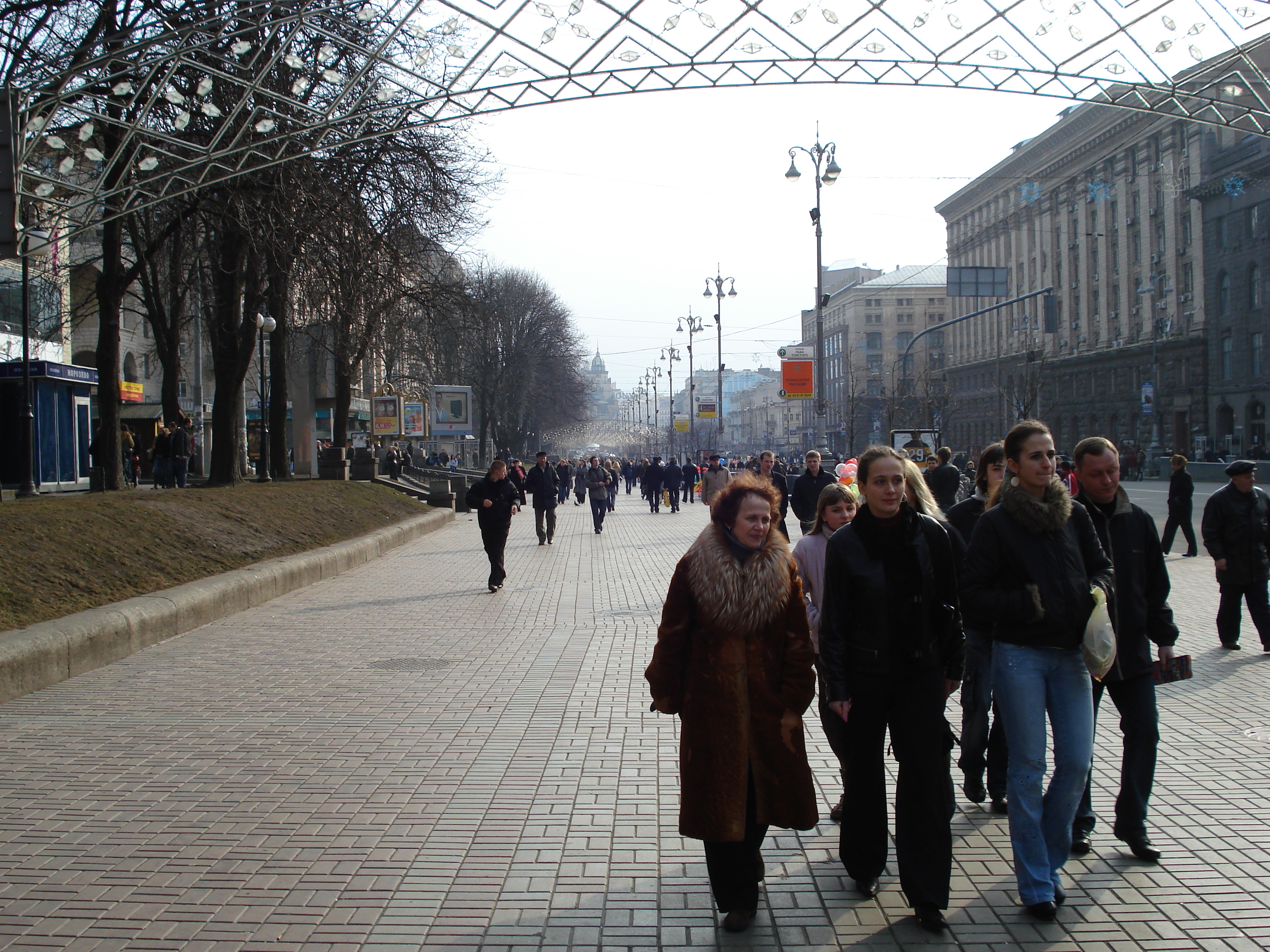 Picture Ukraine Kiev Kreschatyk Street 2007-03 65 - Around Kreschatyk Street