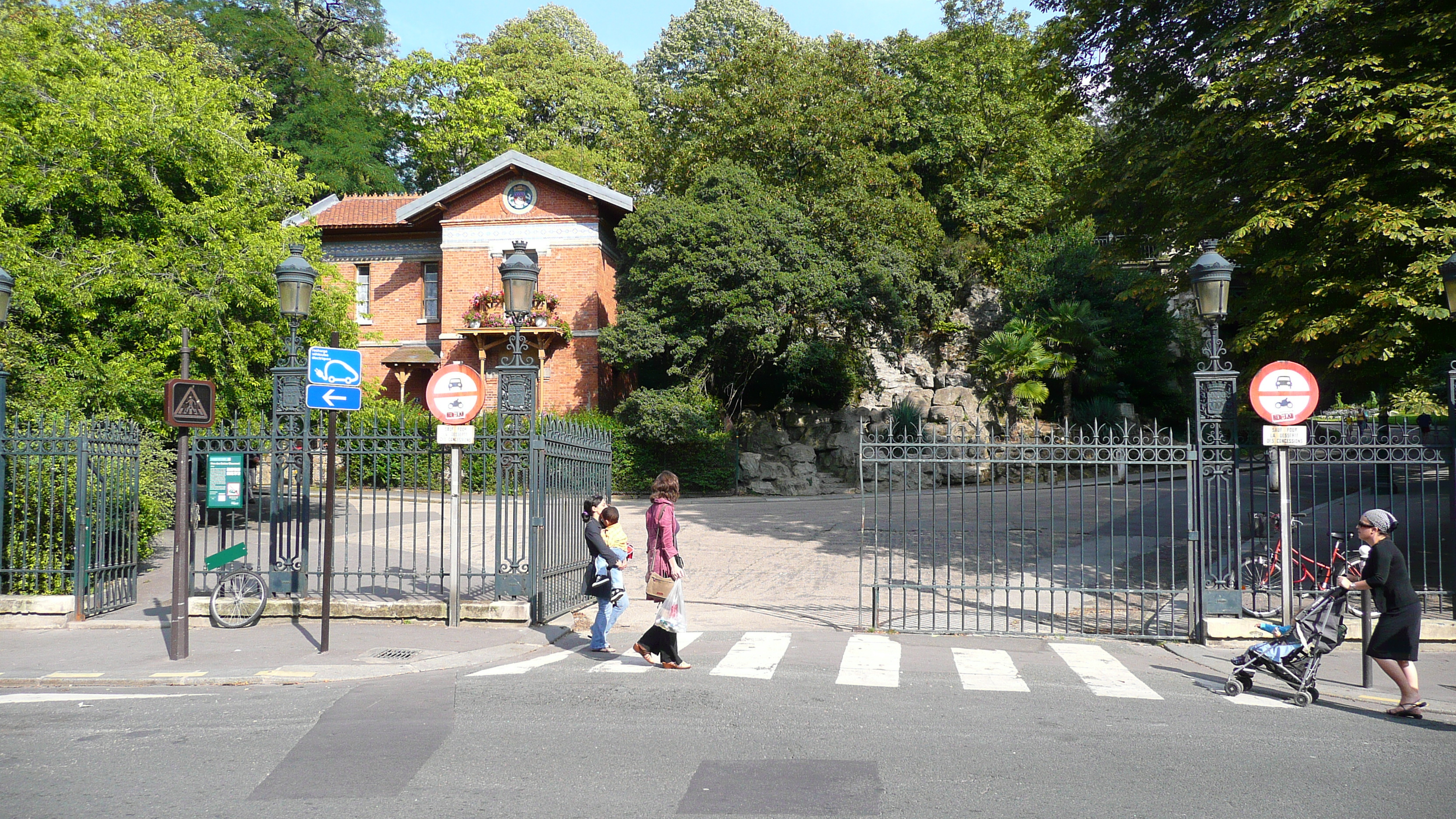 Picture France Paris Parc des Butes Chaumont 2007-08 48 - Tour Parc des Butes Chaumont