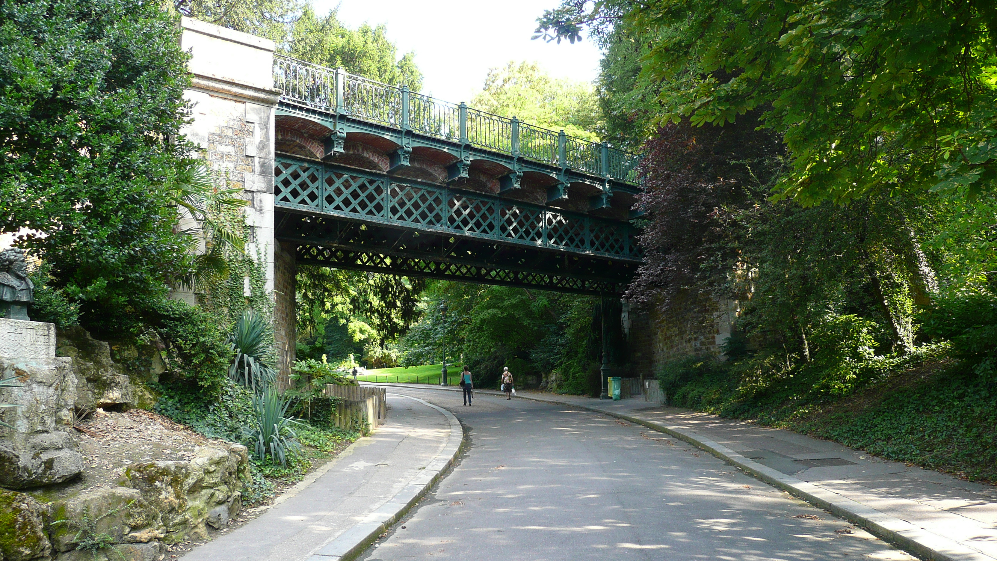 Picture France Paris Parc des Butes Chaumont 2007-08 47 - Tour Parc des Butes Chaumont