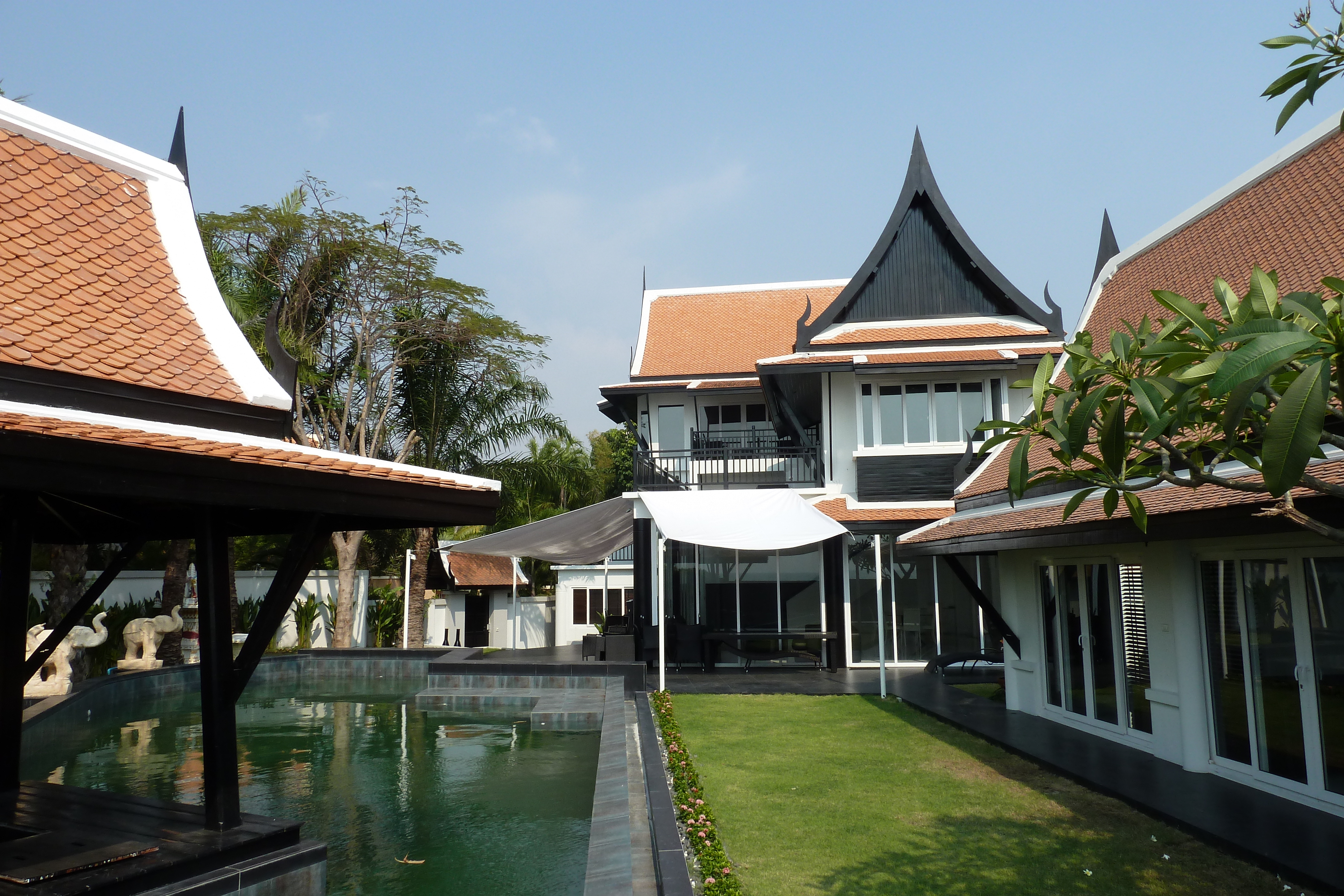 Picture Thailand Jomtien La Royale Beach condo 2011-02 29 - Center La Royale Beach condo