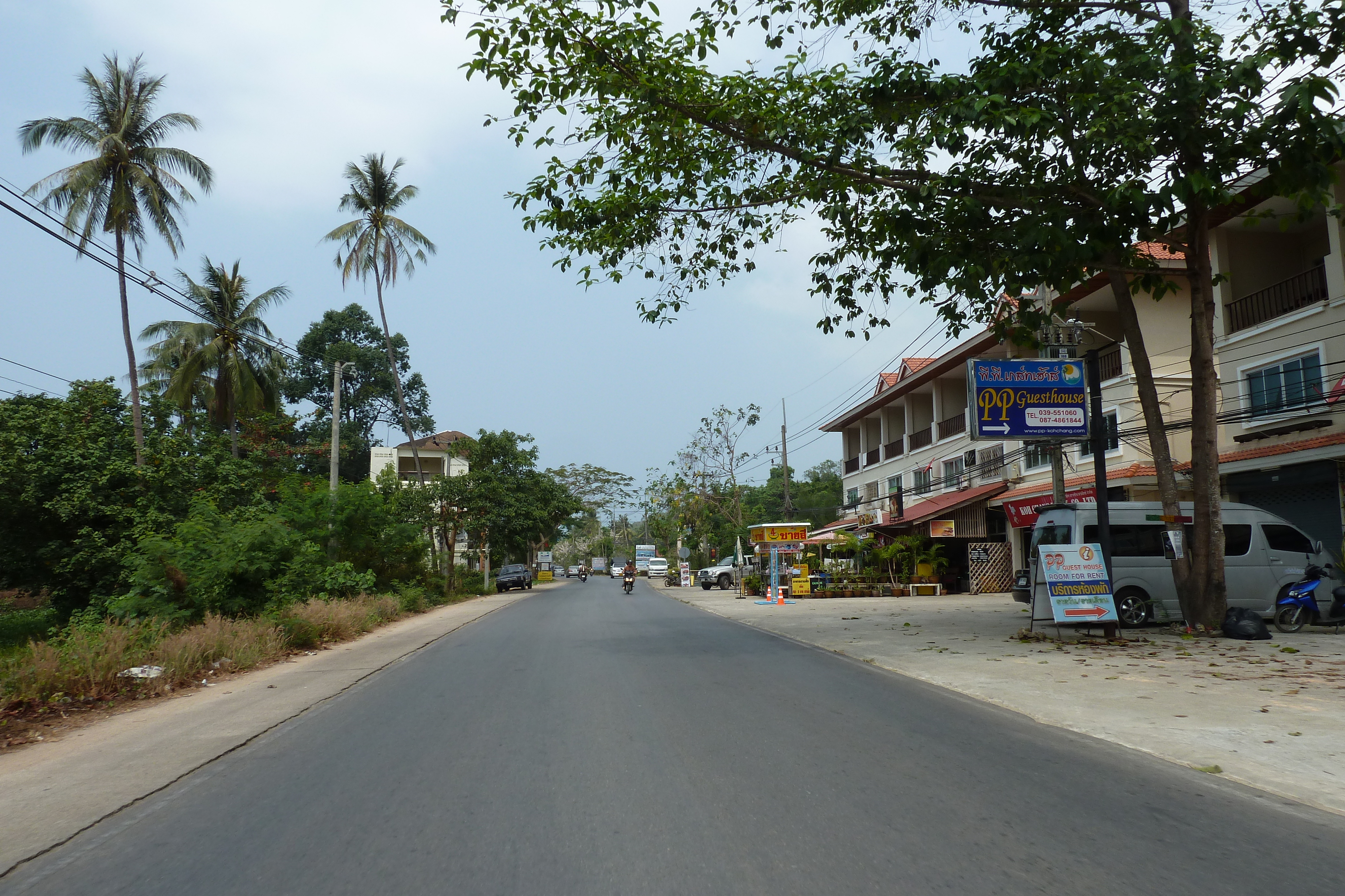 Picture Thailand Ko Chang Island road 2011-02 57 - Discovery Island road