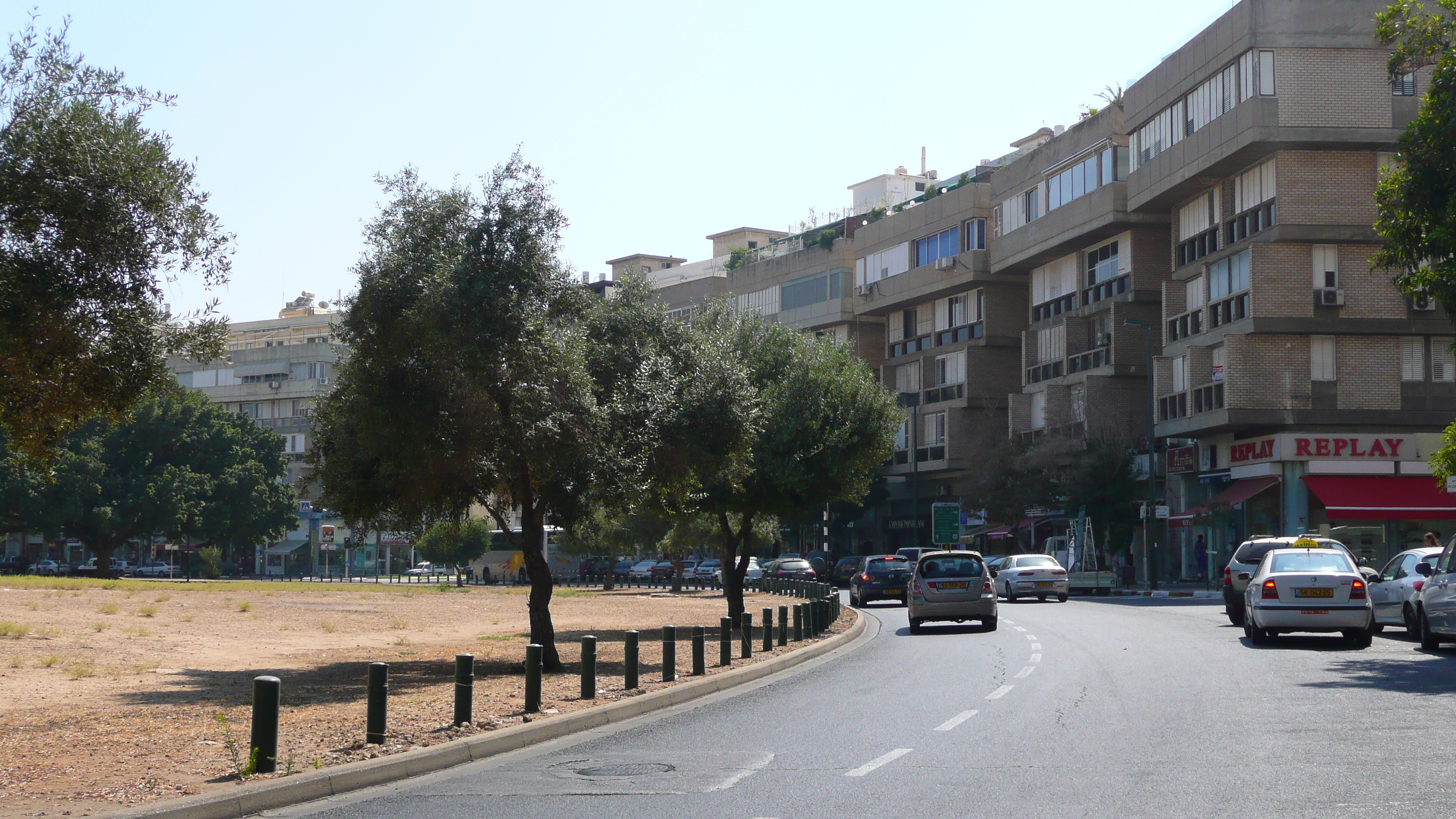 Picture Israel Tel Aviv Kikar Hamedina 2007-06 25 - Tours Kikar Hamedina