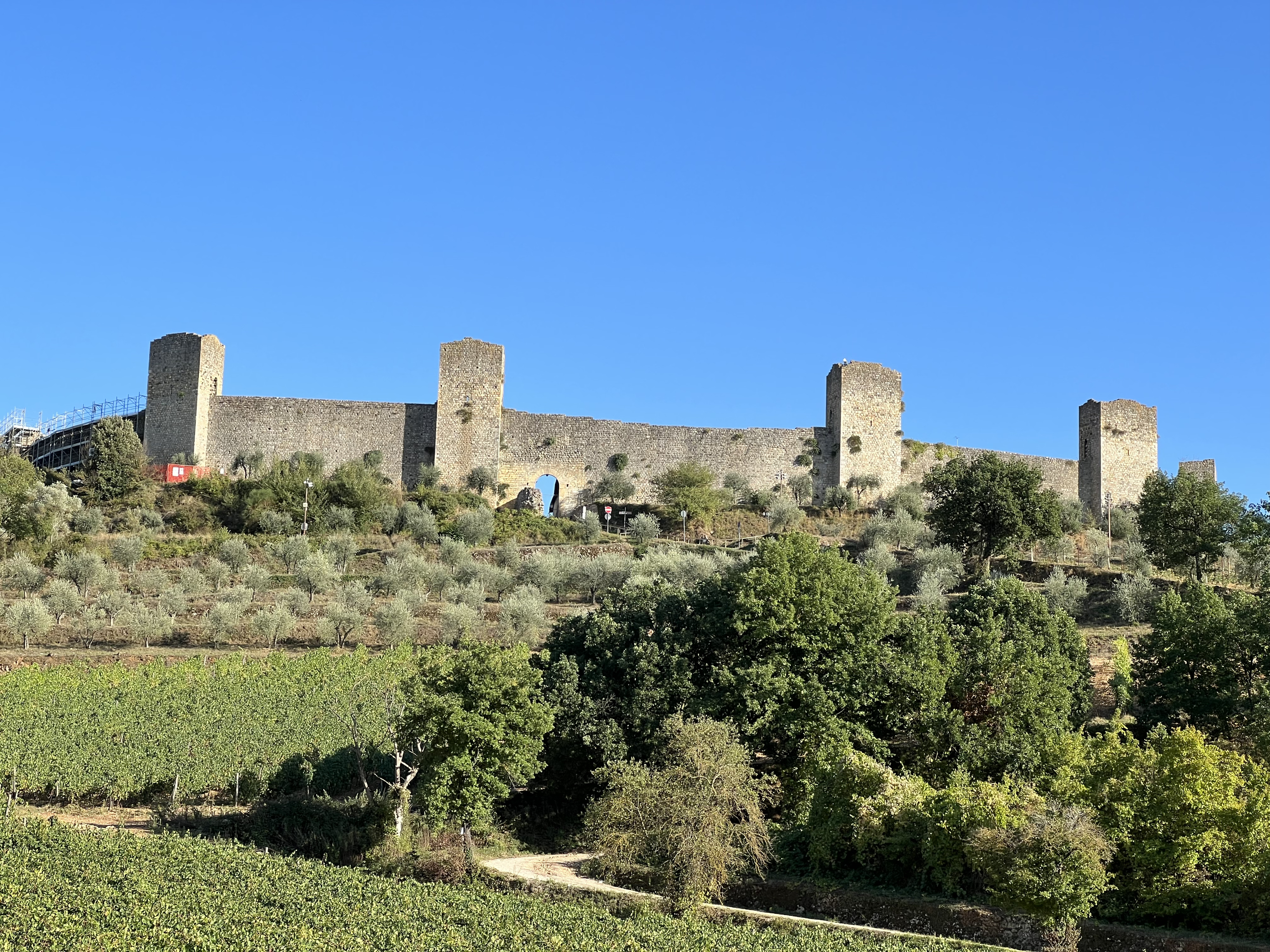 Picture Italy Monteriggioni 2021-09 29 - History Monteriggioni