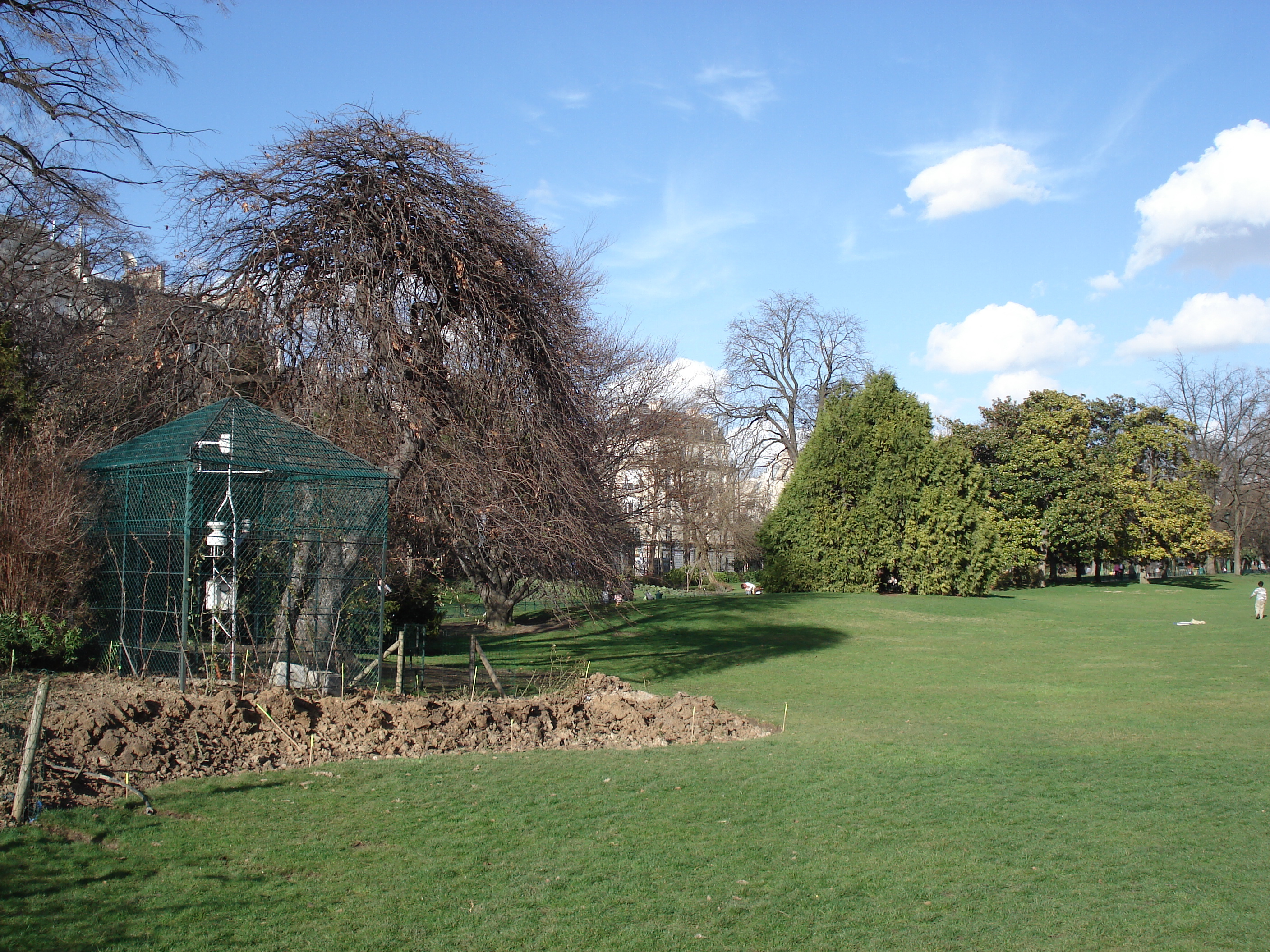 Picture France Paris Monceau Garden 2006-03 11 - Recreation Monceau Garden