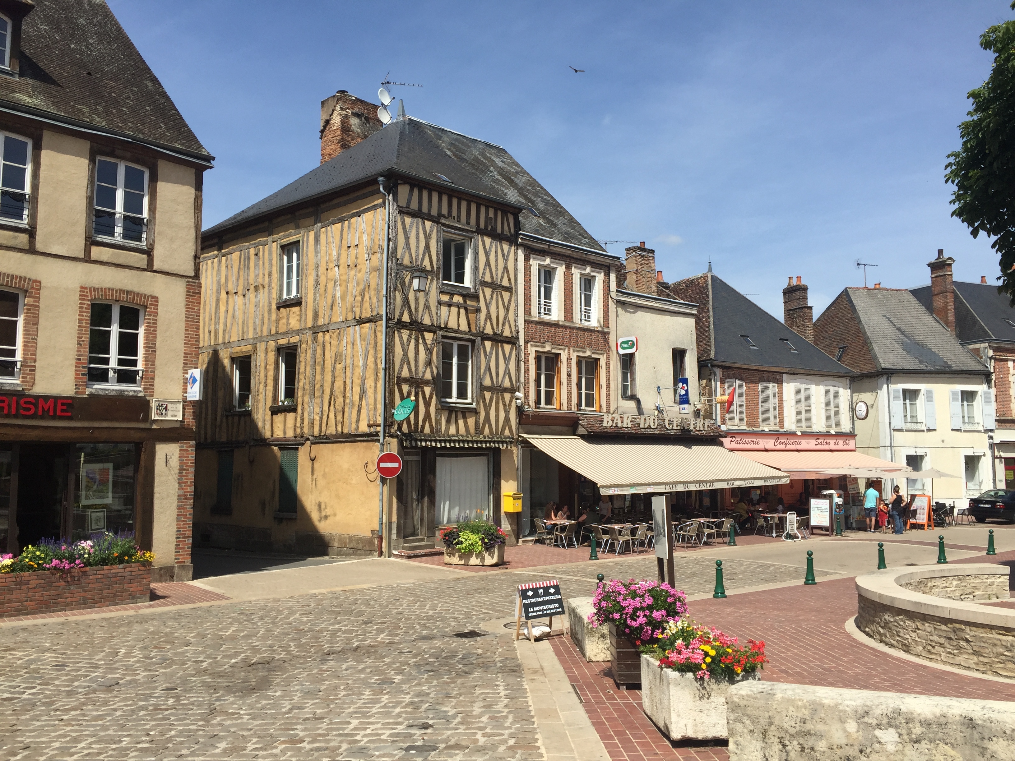 Picture France Saint-Fargeau 2017-07 7 - Center Saint-Fargeau