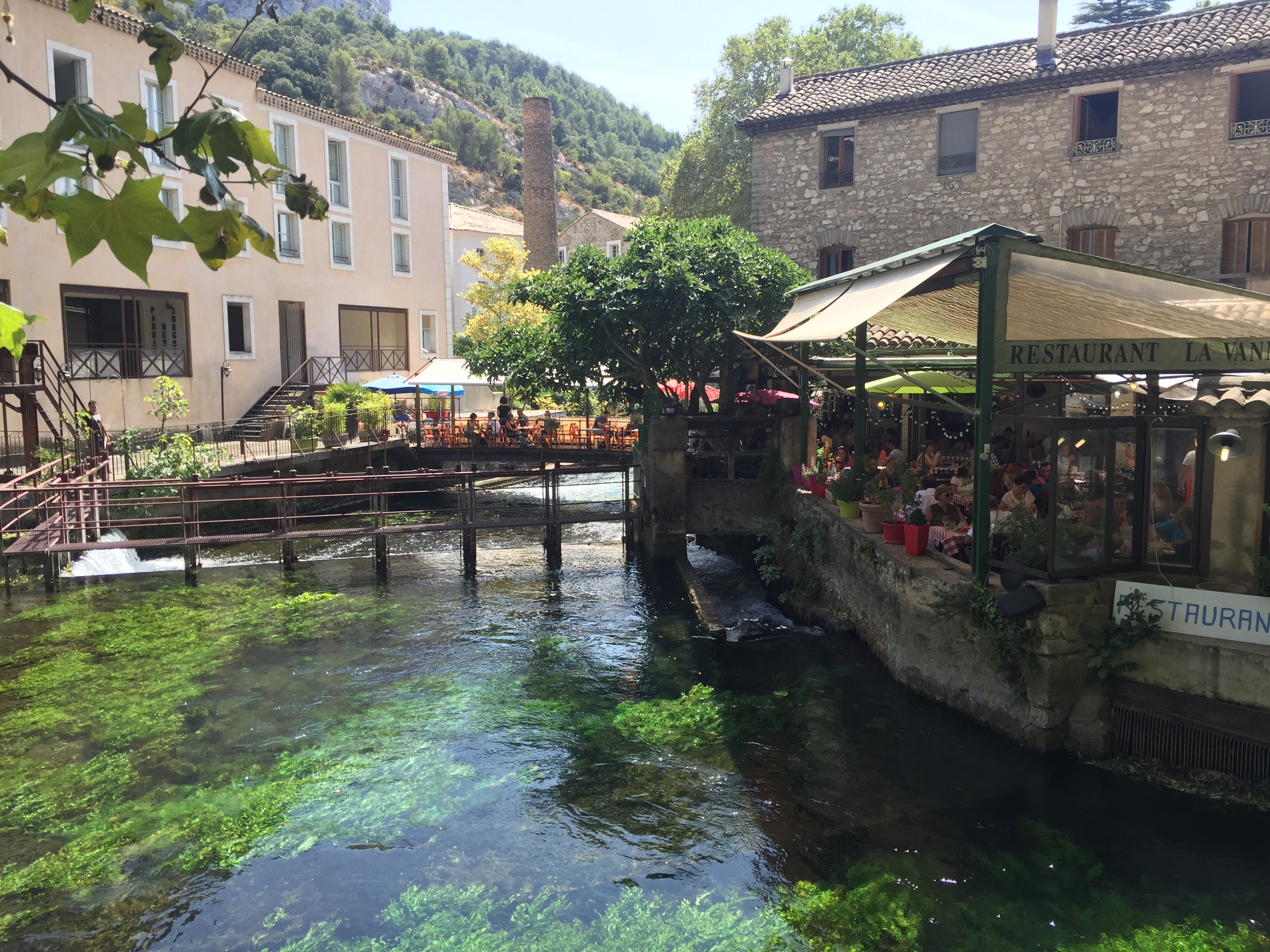 Picture France Fontaine-de-Vaucluse 2017-08 28 - Tour Fontaine-de-Vaucluse