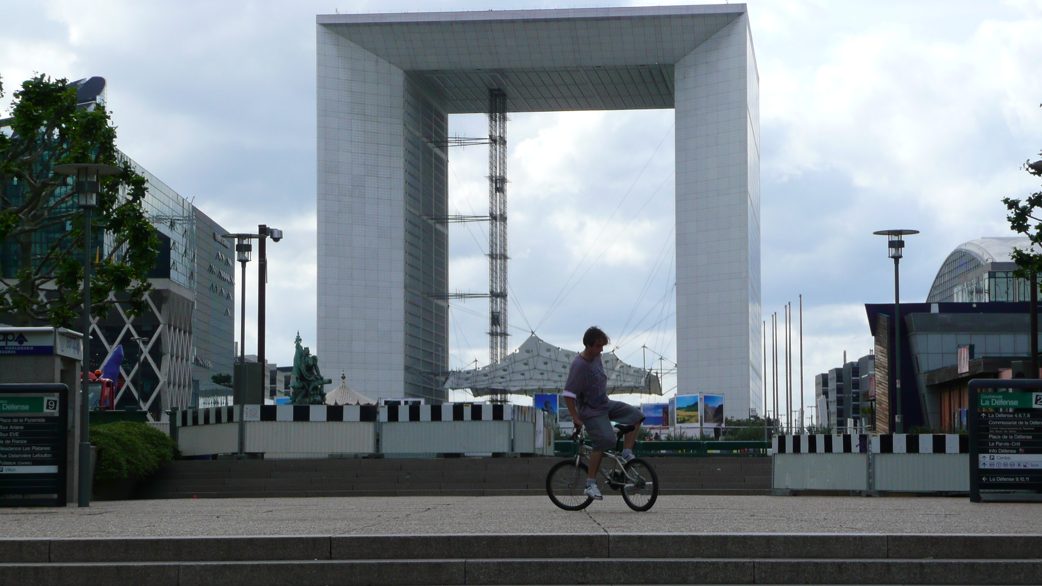 Picture France Paris La Defense 2007-05 181 - Recreation La Defense