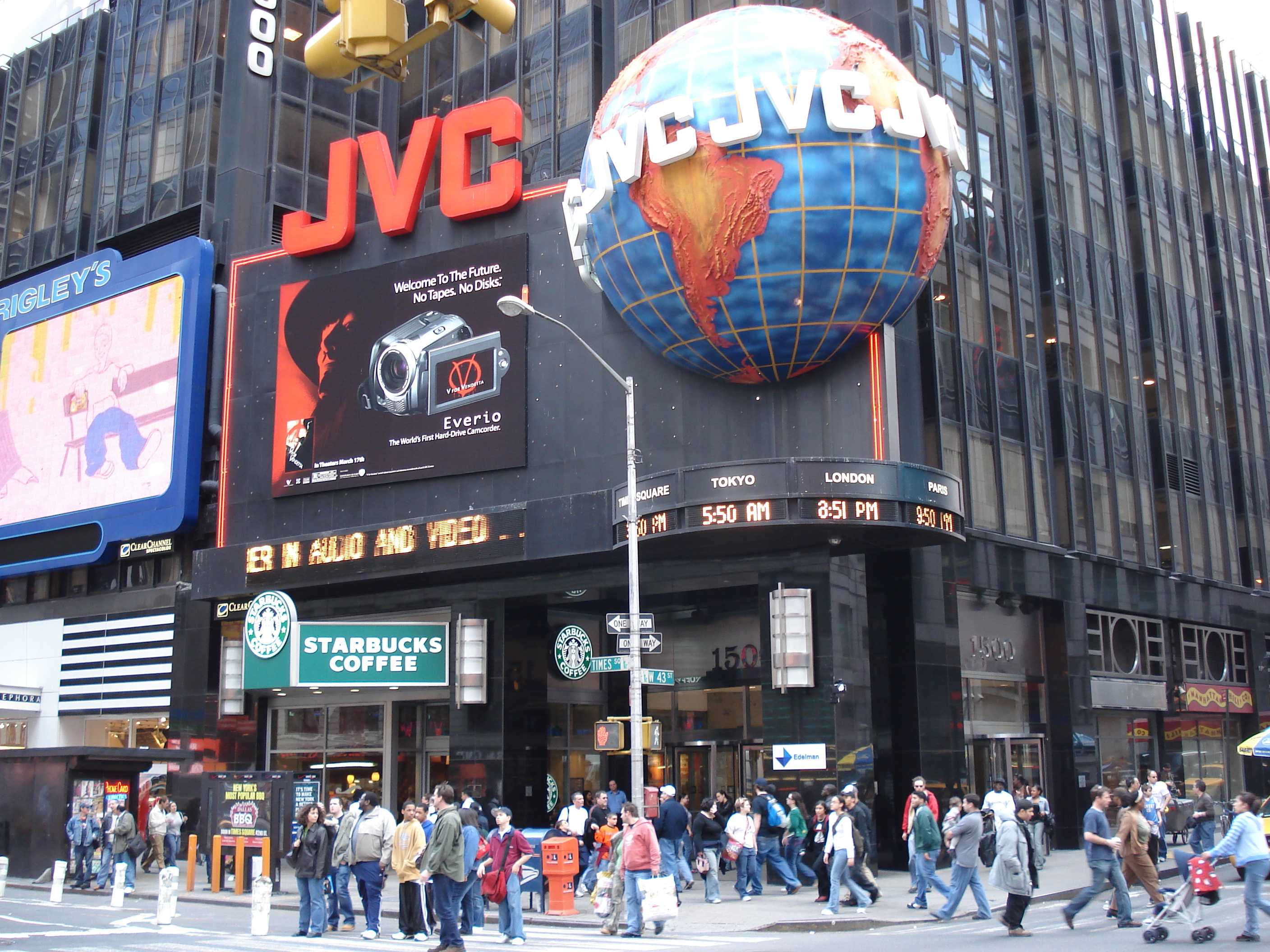 Picture United States New York Time Square 2006-03 27 - Journey Time Square