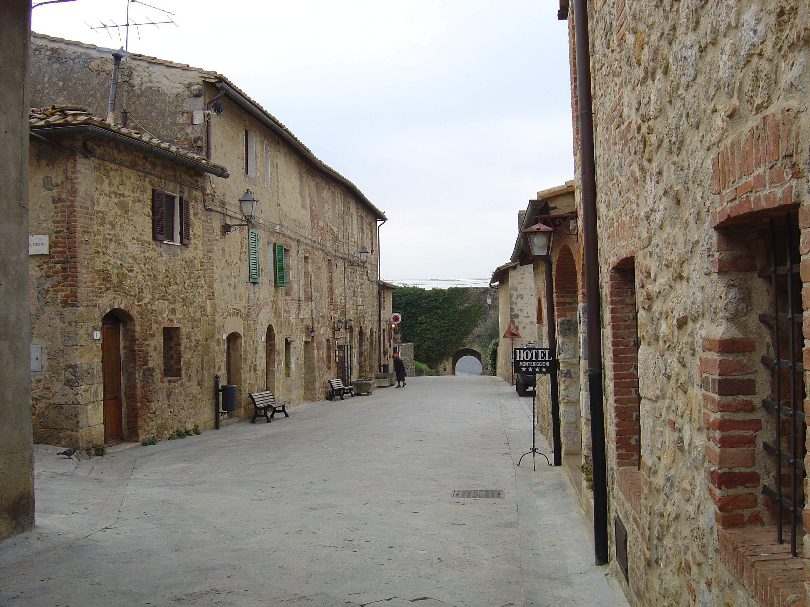 Picture Italy Monteriggioni 2004-03 7 - History Monteriggioni