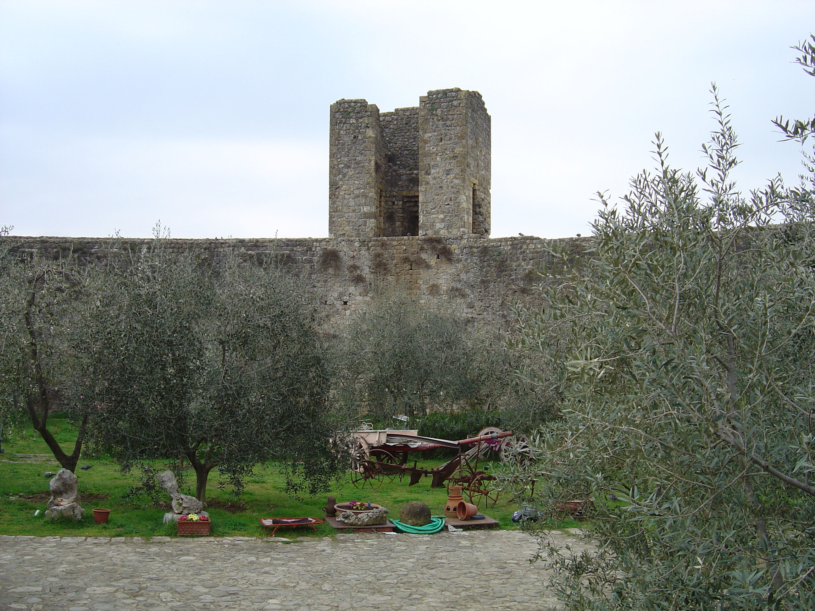 Picture Italy Monteriggioni 2004-03 1 - Journey Monteriggioni