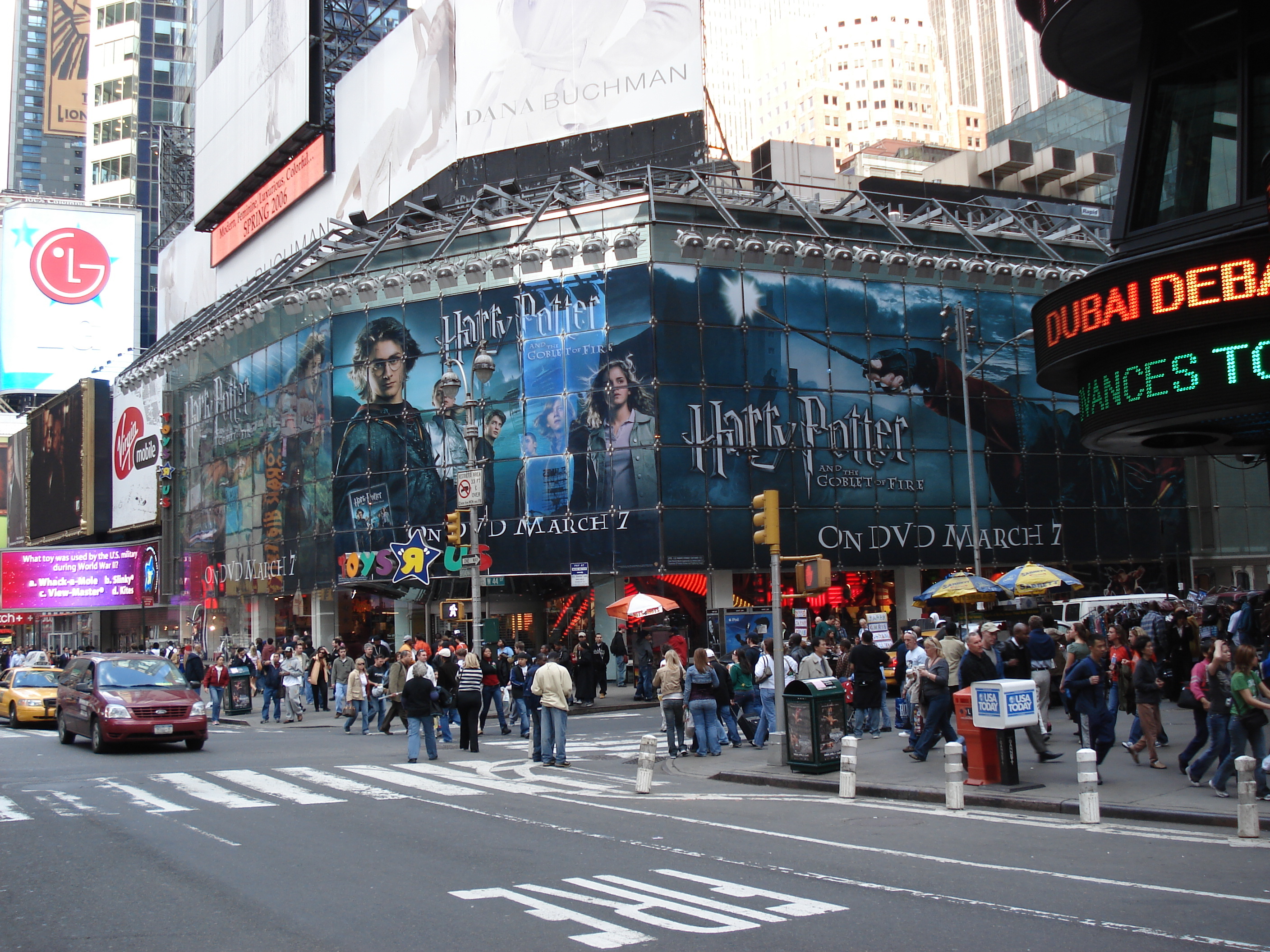 Picture United States New York Time Square 2006-03 44 - Discovery Time Square