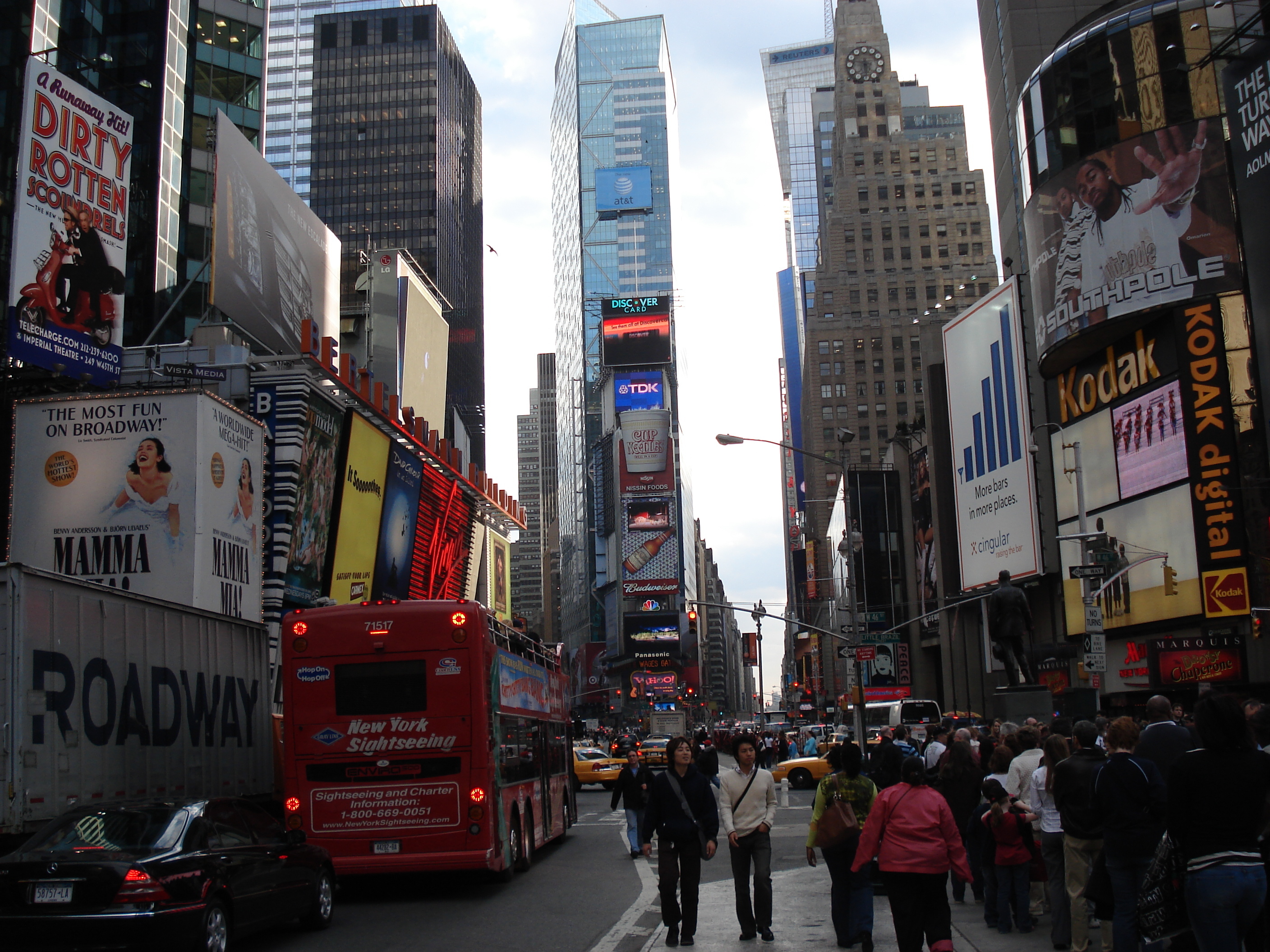 Picture United States New York Time Square 2006-03 11 - Discovery Time Square