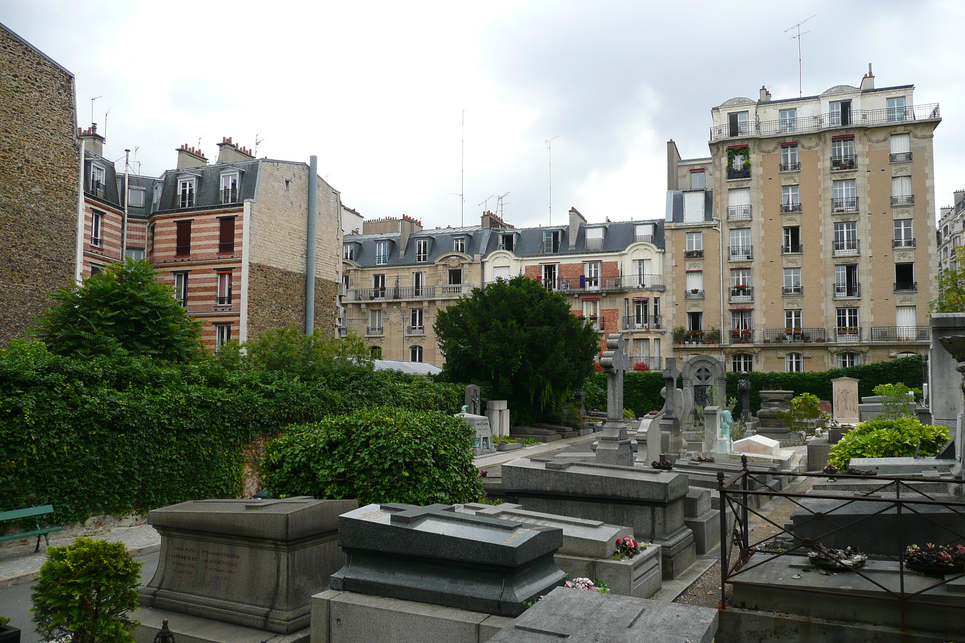 Picture France Paris St. Vincent Cemetery 2007-06 37 - Around St. Vincent Cemetery