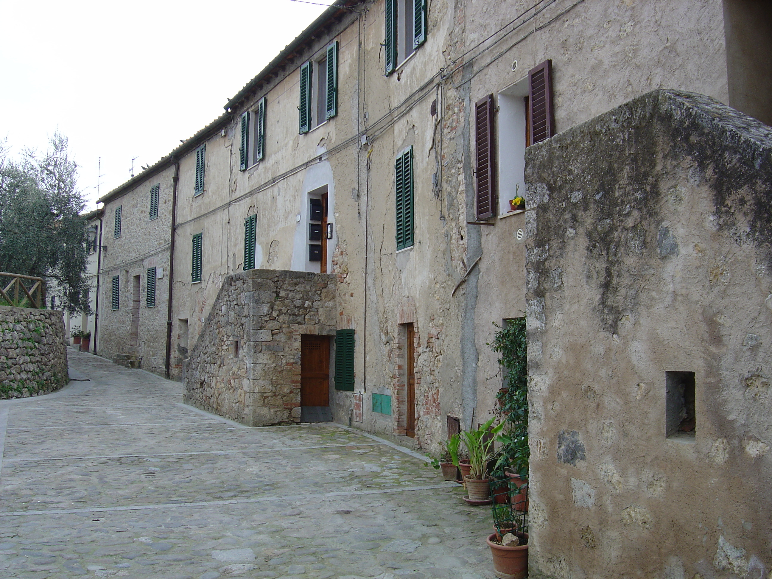 Picture Italy Monteriggioni 2004-03 11 - Tours Monteriggioni