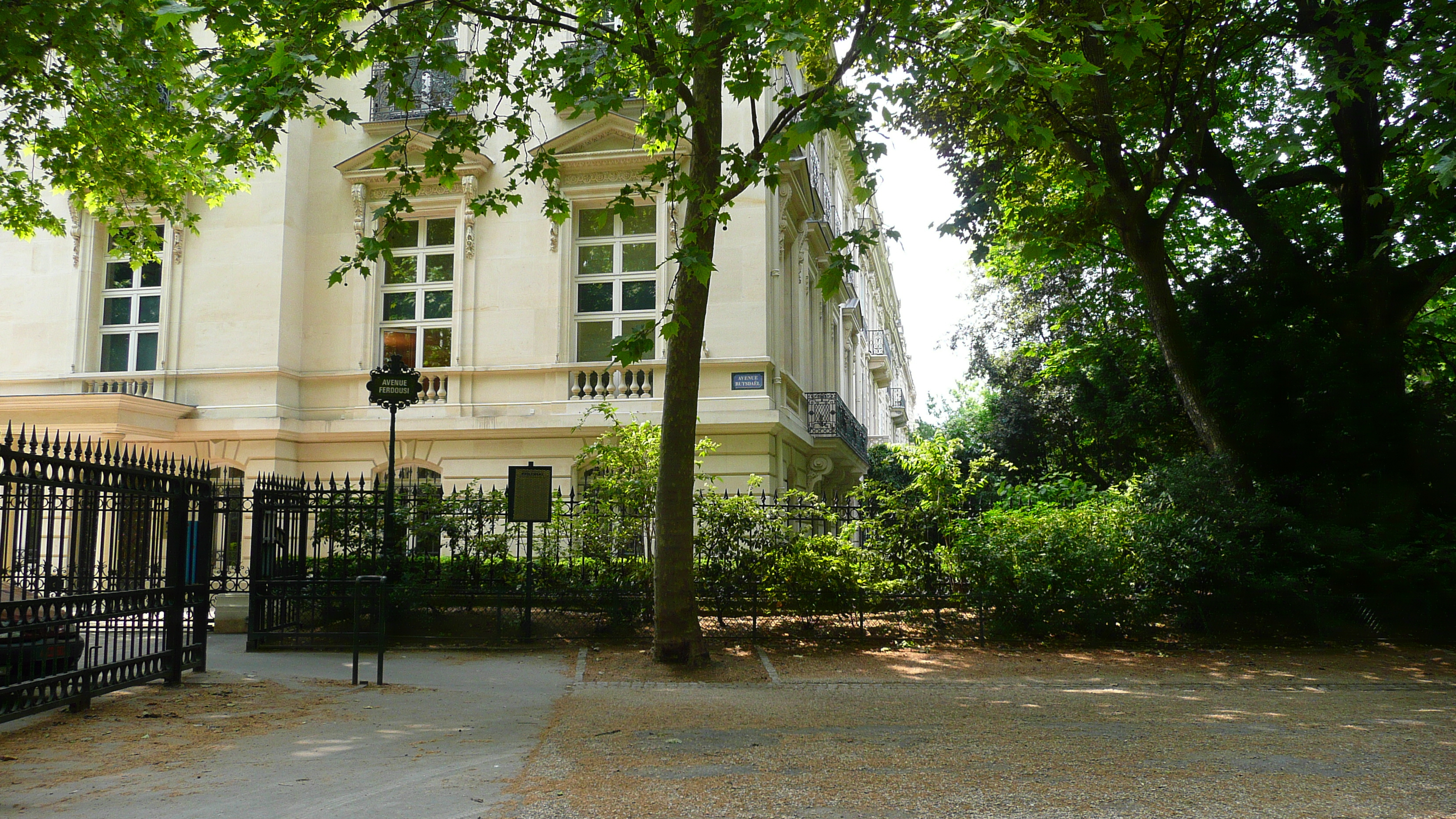 Picture France Paris Monceau Garden 2007-06 8 - Center Monceau Garden