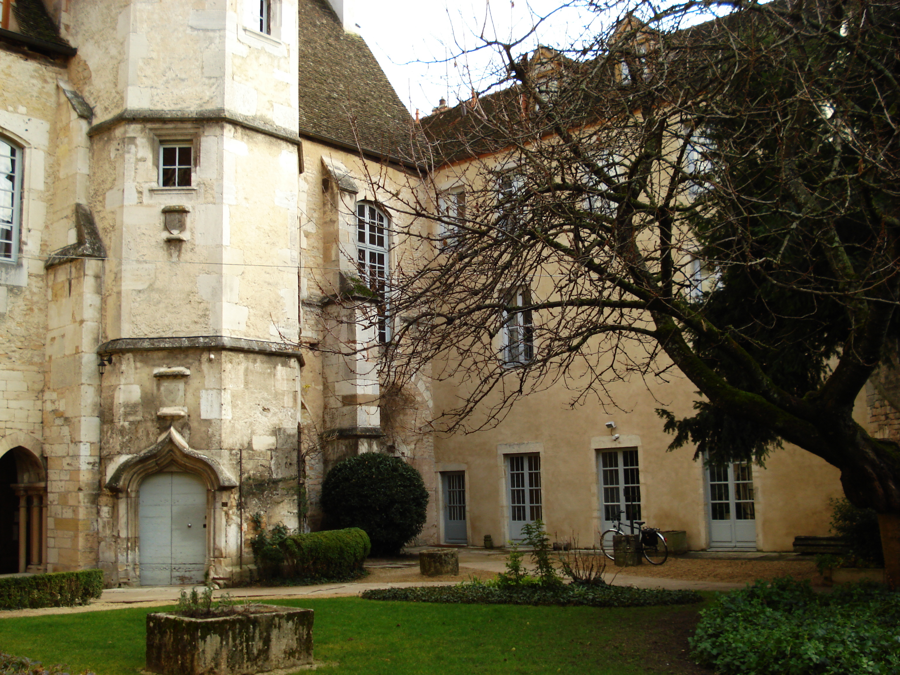 Picture France Beaune 2007-01 35 - History Beaune