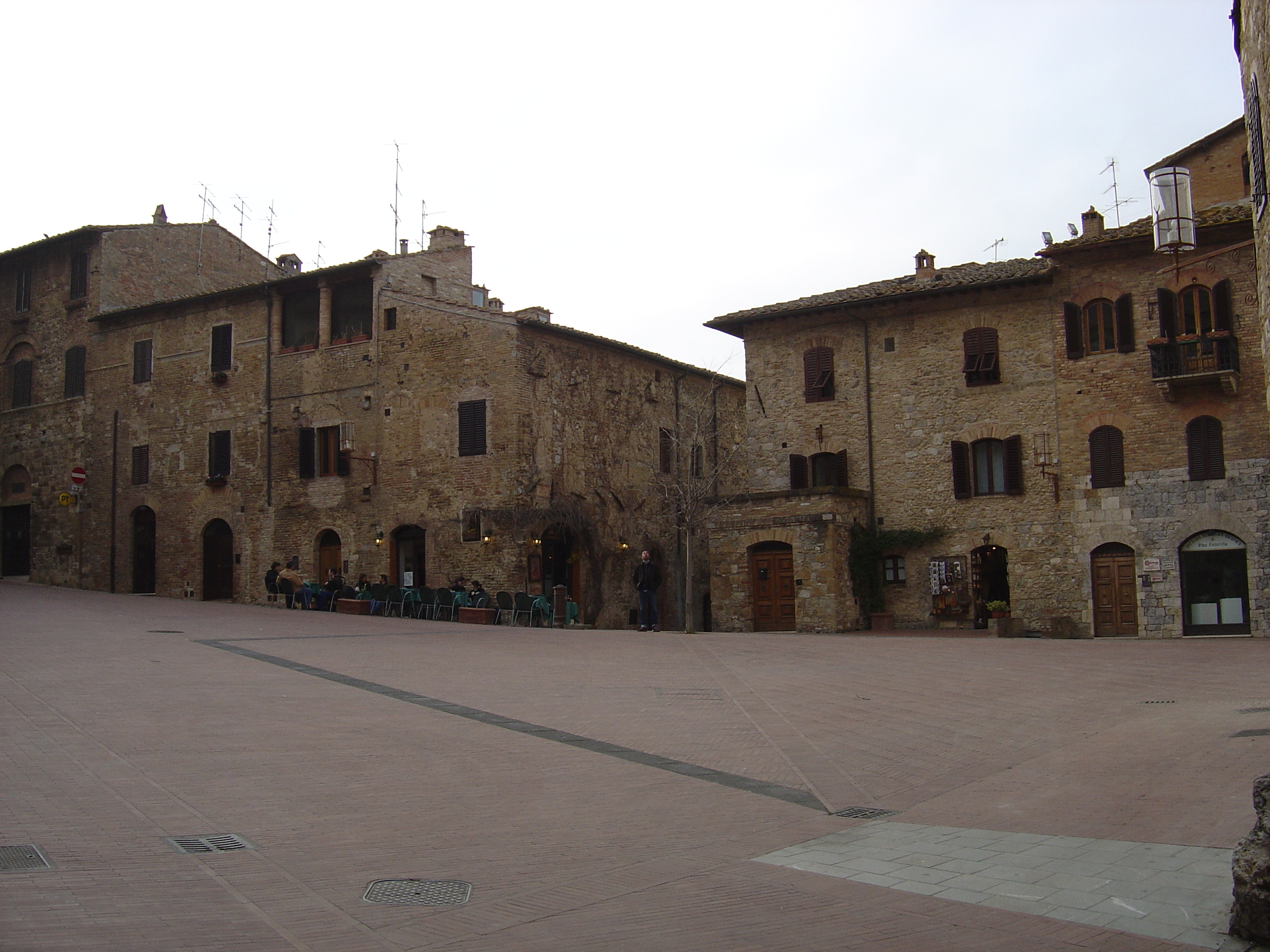 Picture Italy San Gimignano 2004-03 27 - Center San Gimignano