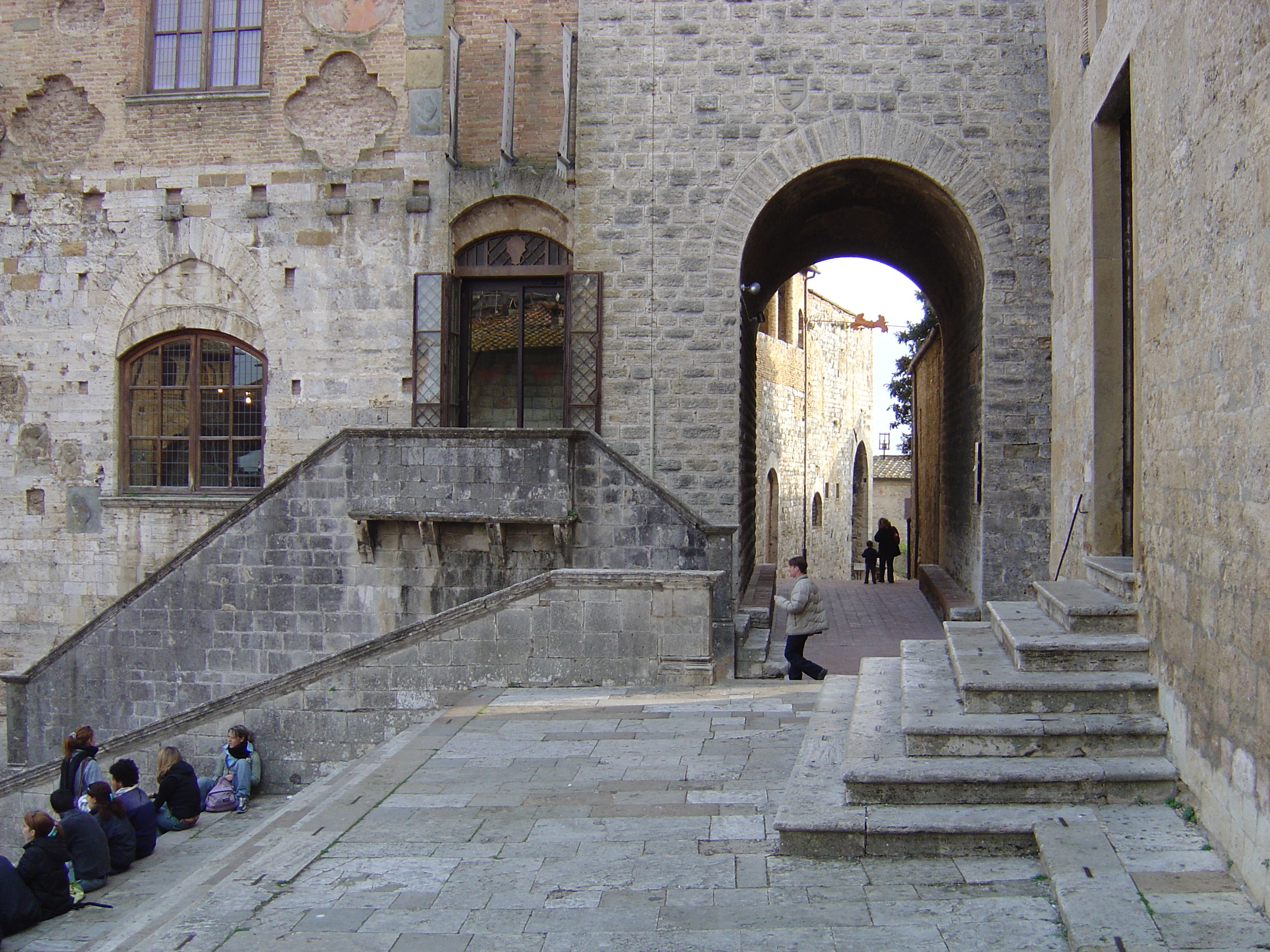 Picture Italy San Gimignano 2004-03 46 - Center San Gimignano