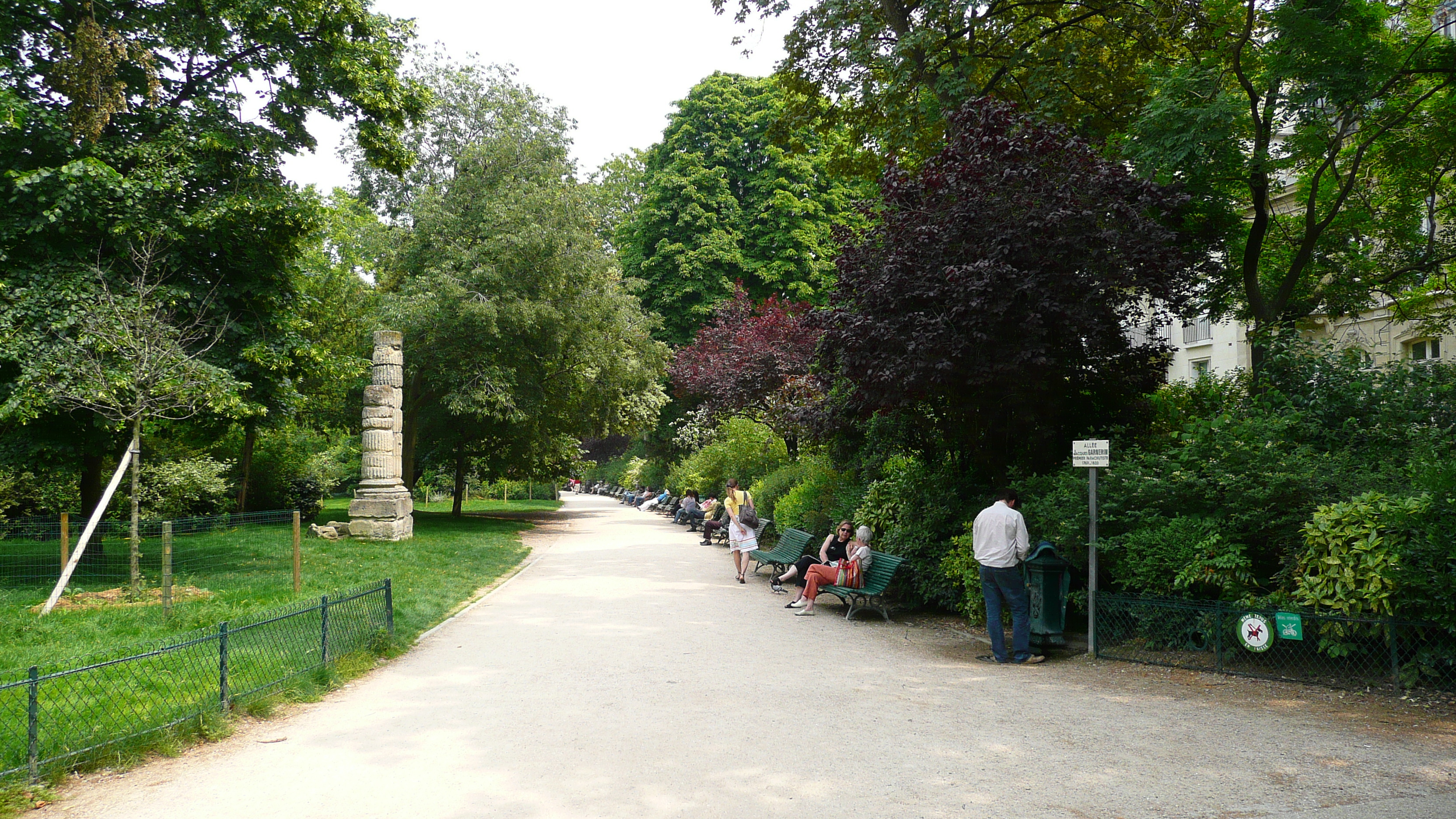 Picture France Paris Monceau Garden 2007-06 22 - Center Monceau Garden