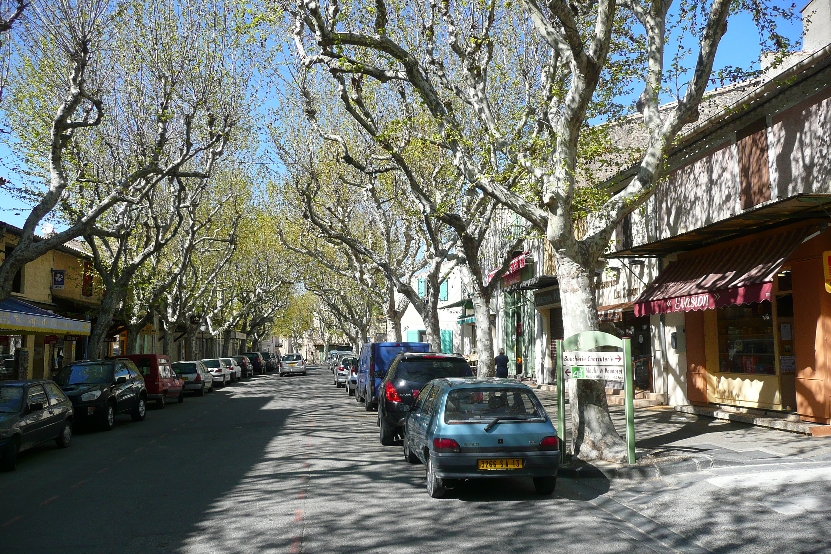 Picture France Mouries 2008-04 11 - Tours Mouries