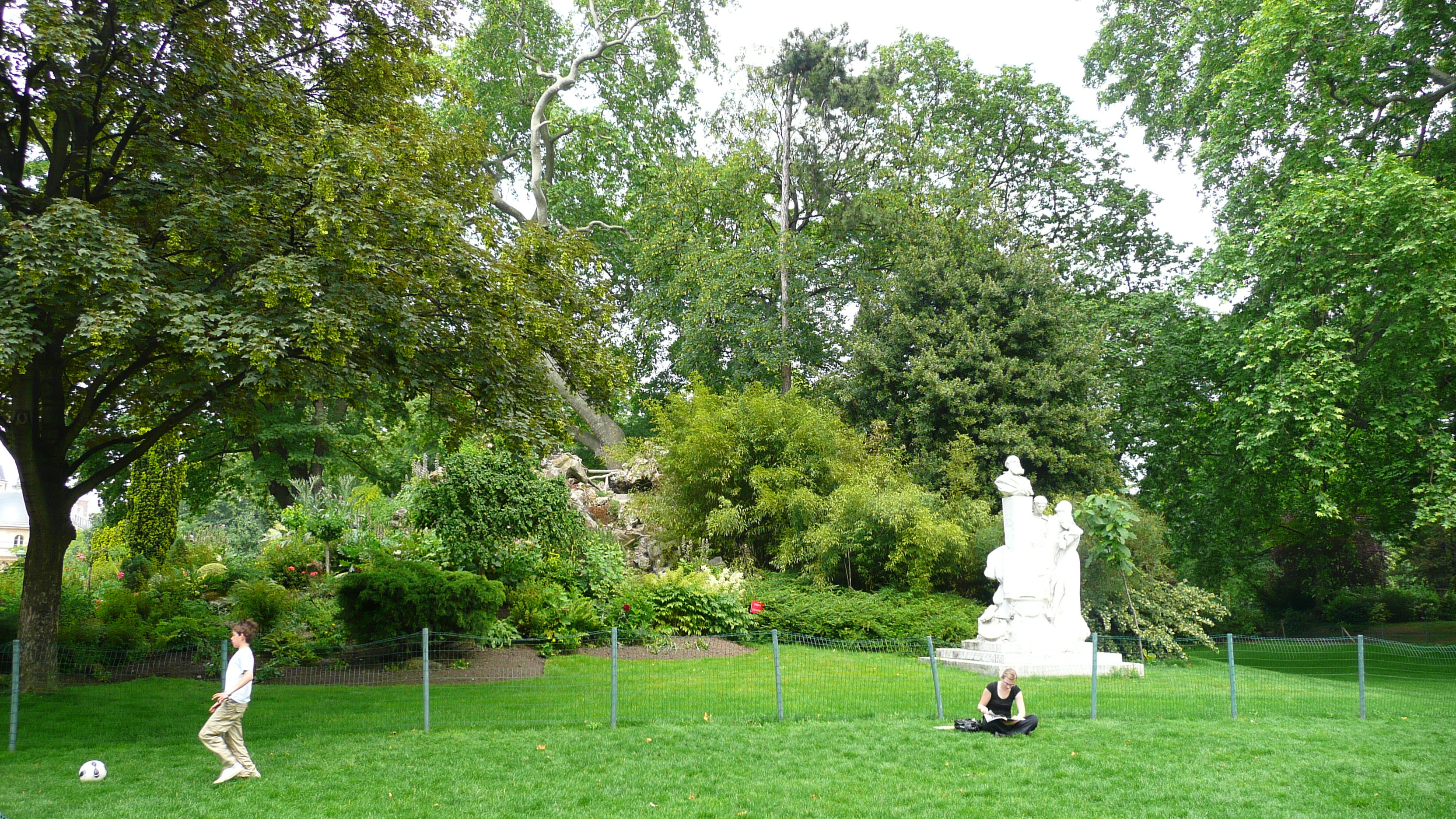 Picture France Paris Monceau Garden 2007-06 19 - Discovery Monceau Garden