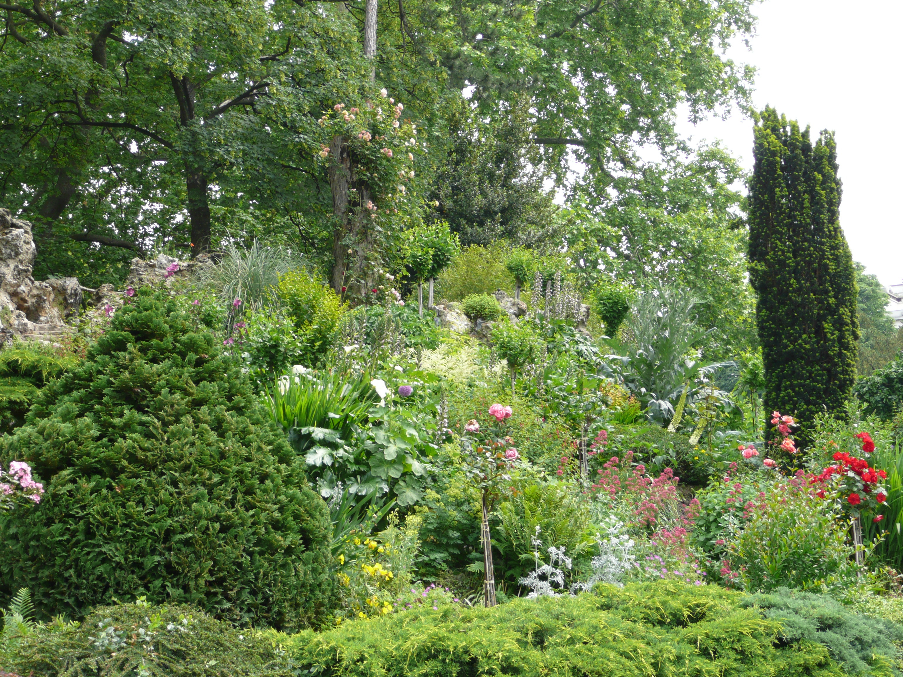 Picture France Paris Monceau Garden 2007-06 4 - Center Monceau Garden