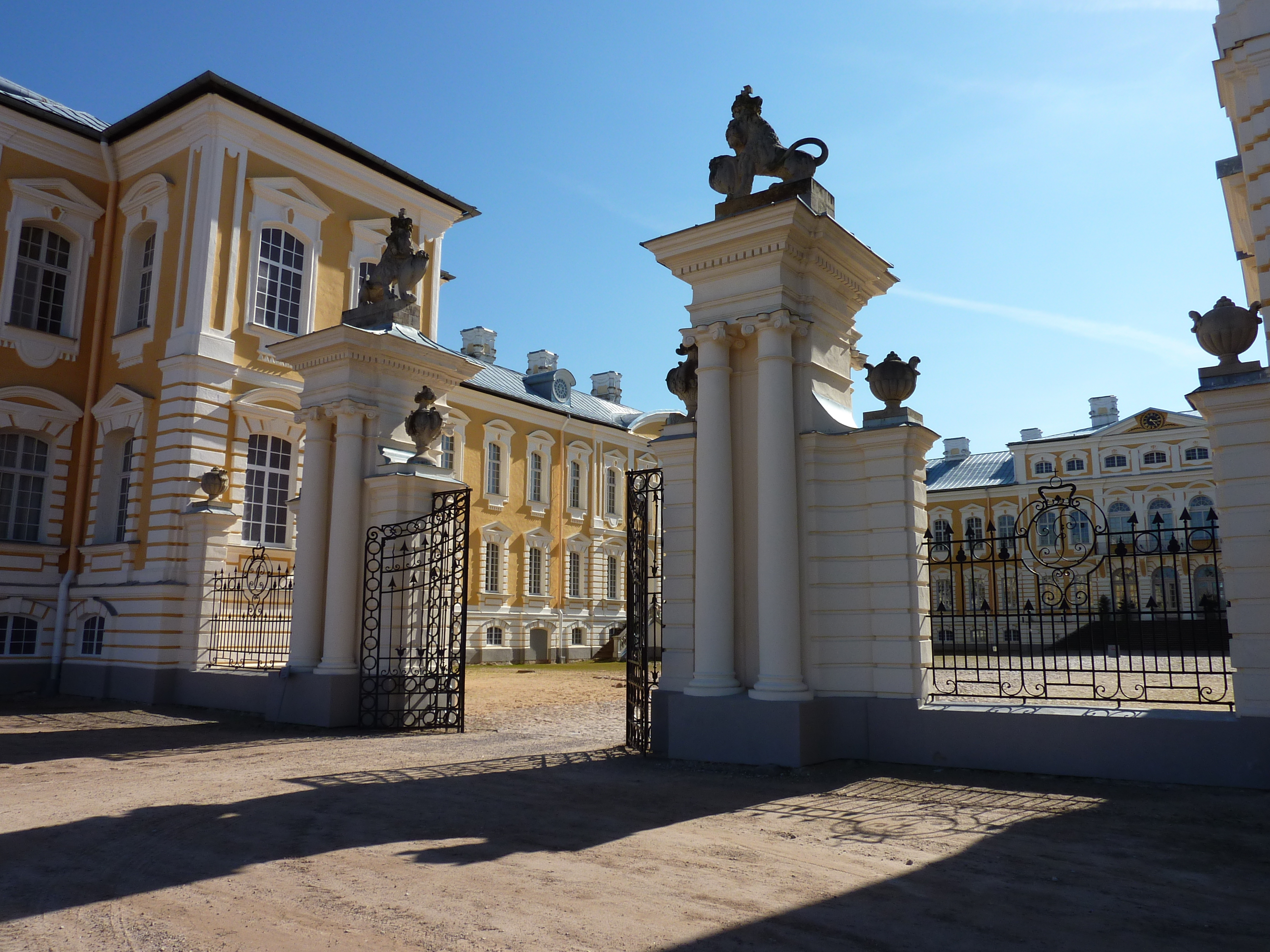 Picture Latvia Rundale Palace 2009-04 59 - Around Rundale Palace