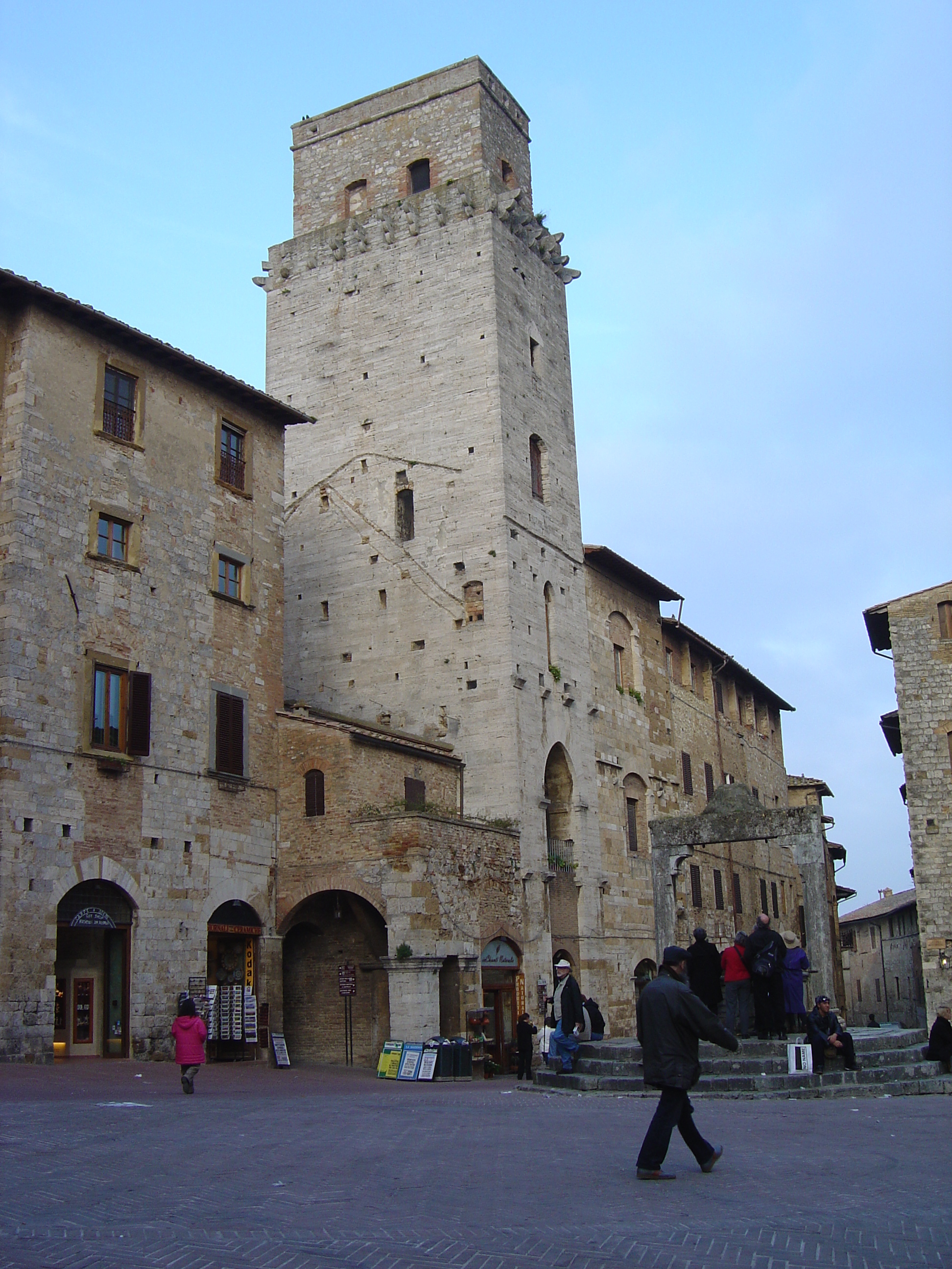 Picture Italy San Gimignano 2004-03 19 - Center San Gimignano