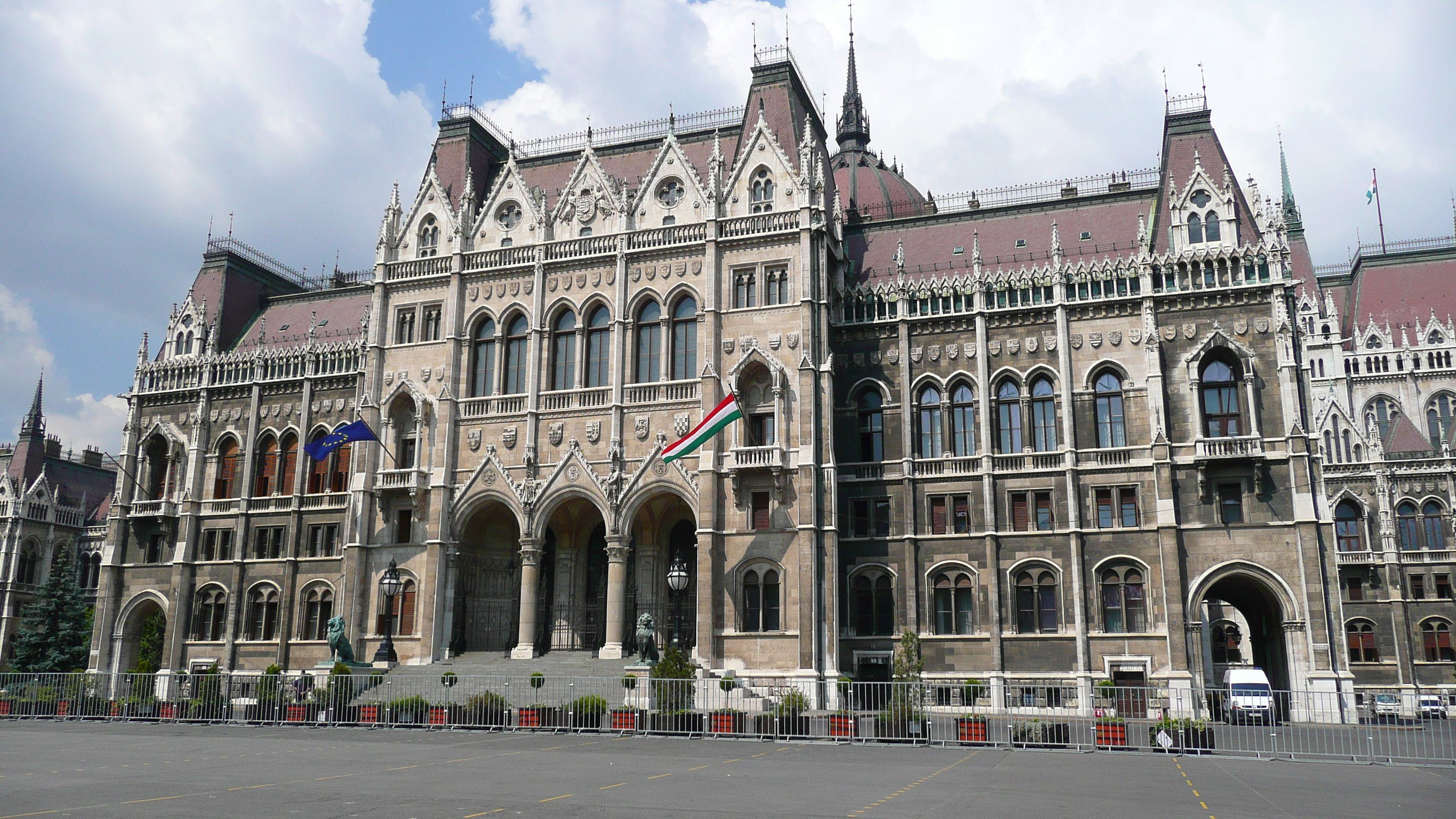 Picture Hungary Budapest Budapest Parliament 2007-06 62 - Recreation Budapest Parliament